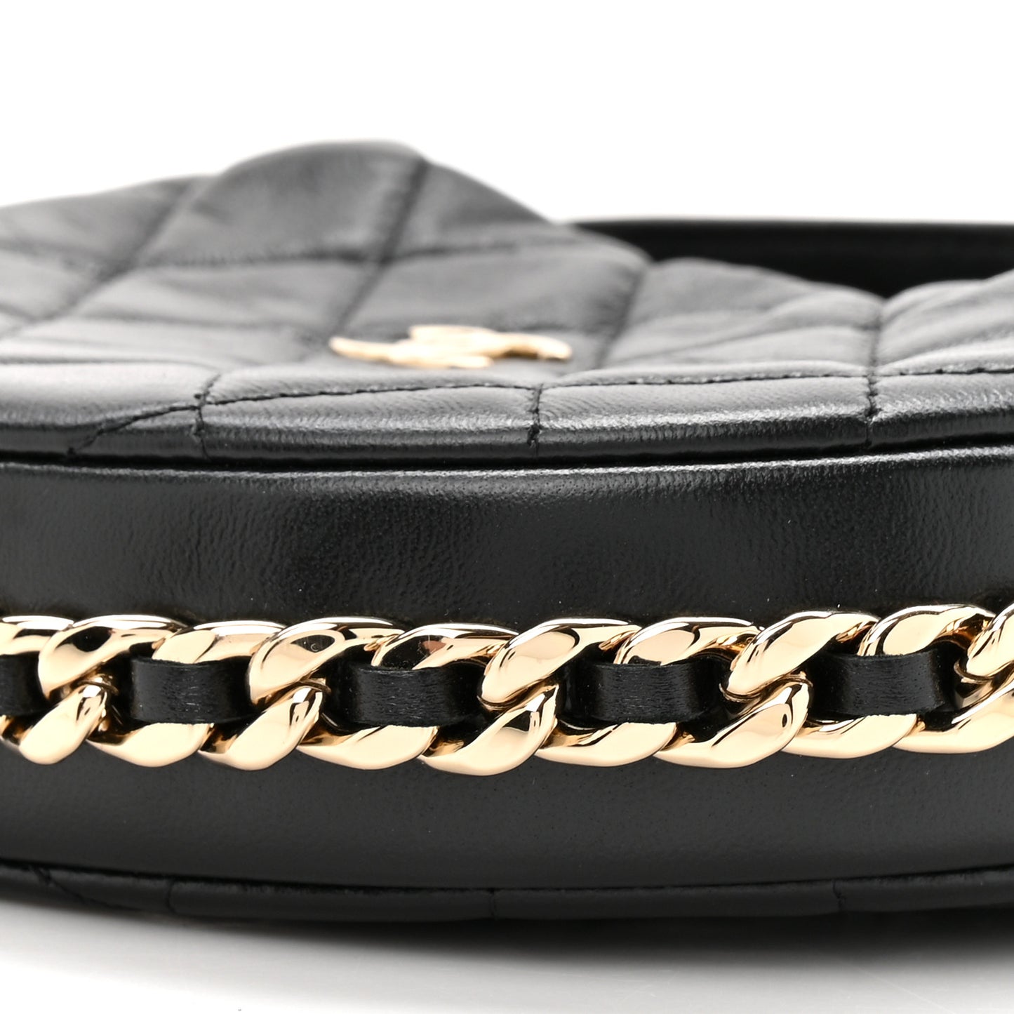Lambskin Quilted Chain Around Pouch Black