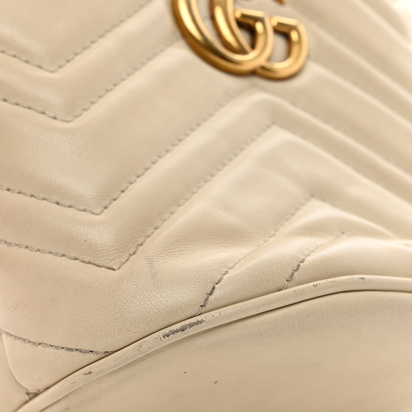 Calfskin Matelasse Mini GG Marmont 2.0 Bucket Bag White