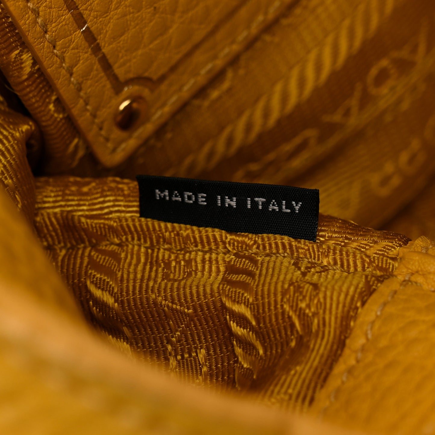 Vitello Daino Side Zip Tote Mimosa