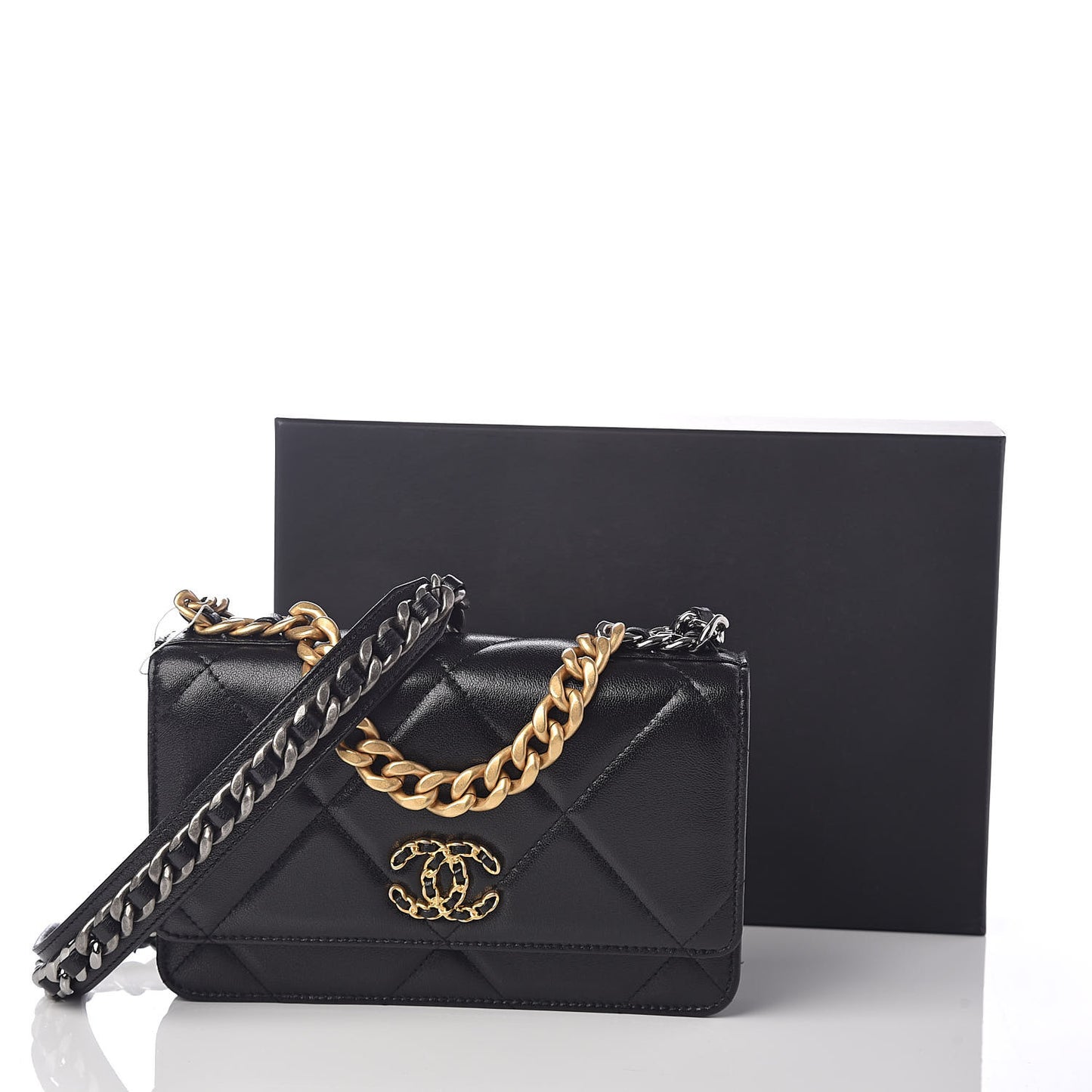 Lambskin Quilted 19 Wallet On Chain WOC Black