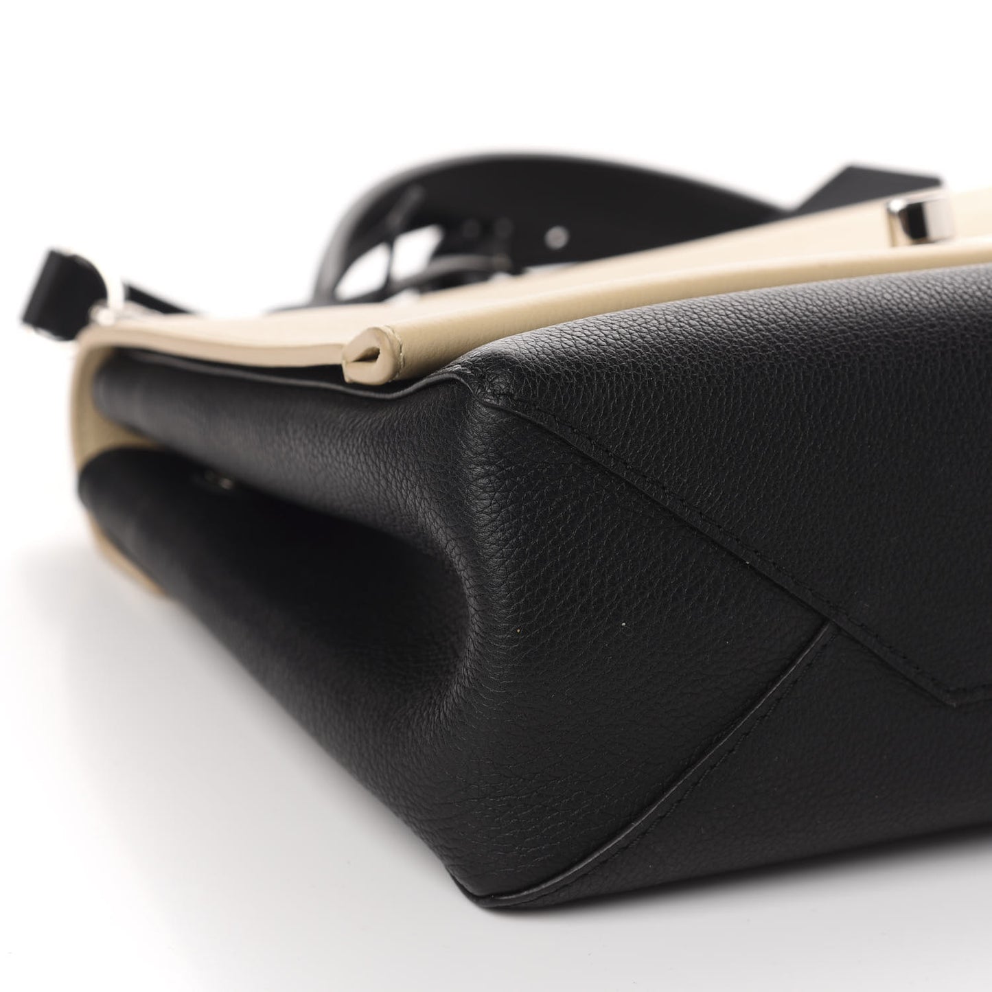 Soft Calfskin Lockme II Top Handle Vanille Black