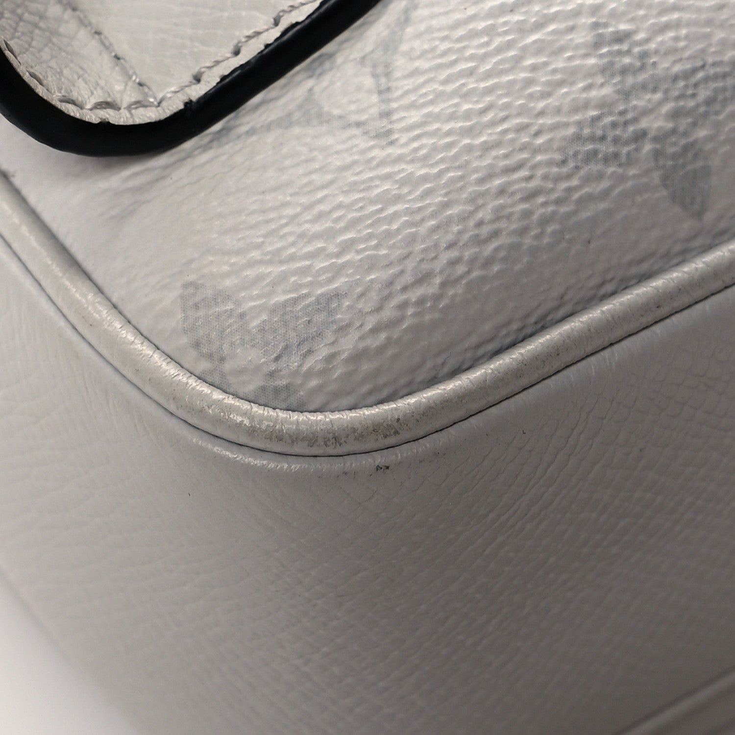 Louis Vuitton Taiga Monogram Outdoor Bumbag White 13 of 14