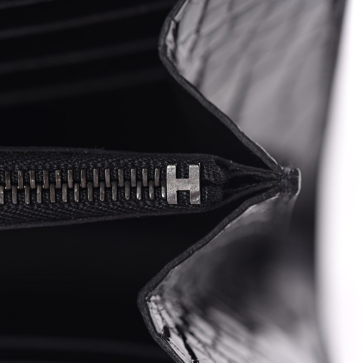 Shiny Alligator Constance Wallet Black