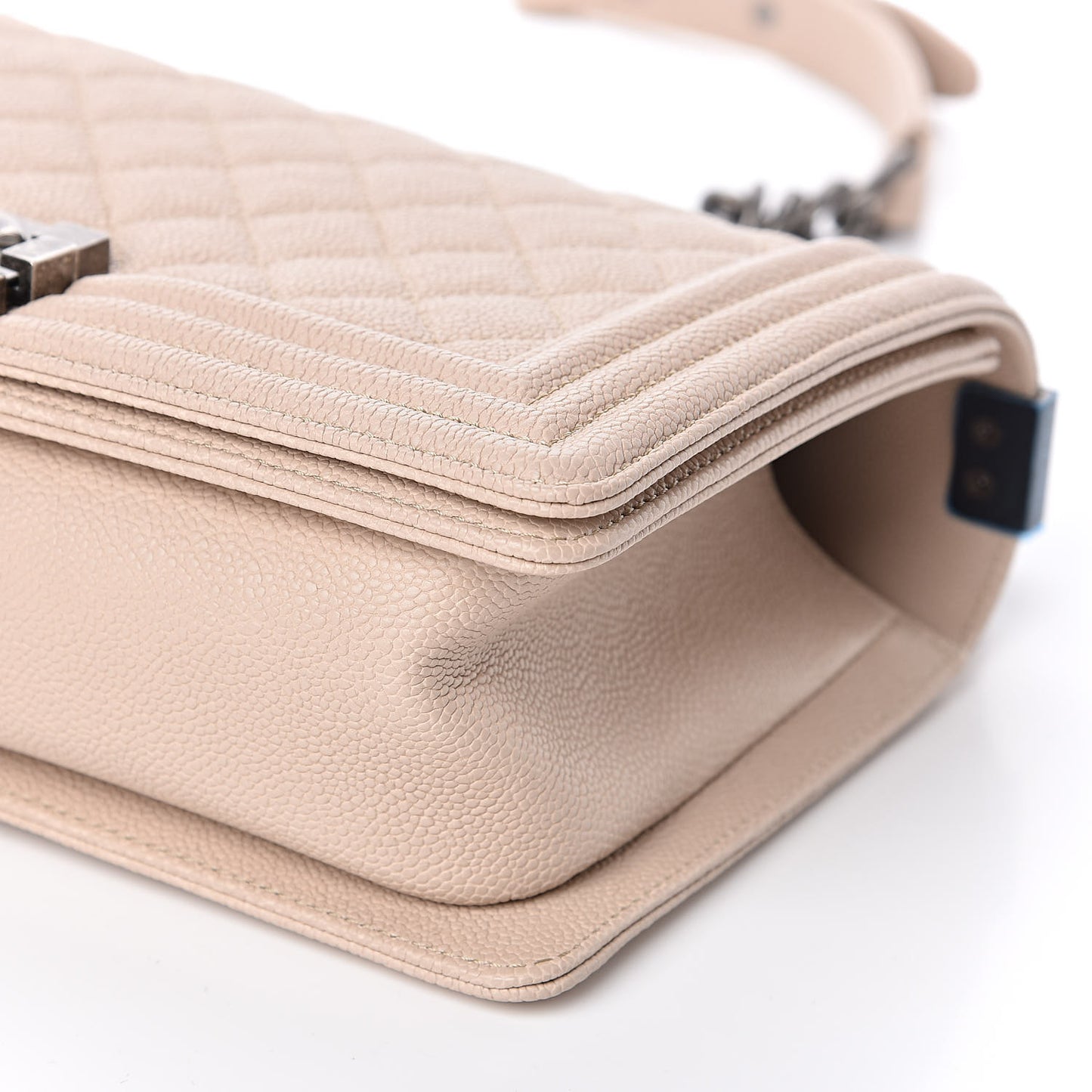 Caviar Quilted Medium Boy Flap Ivory