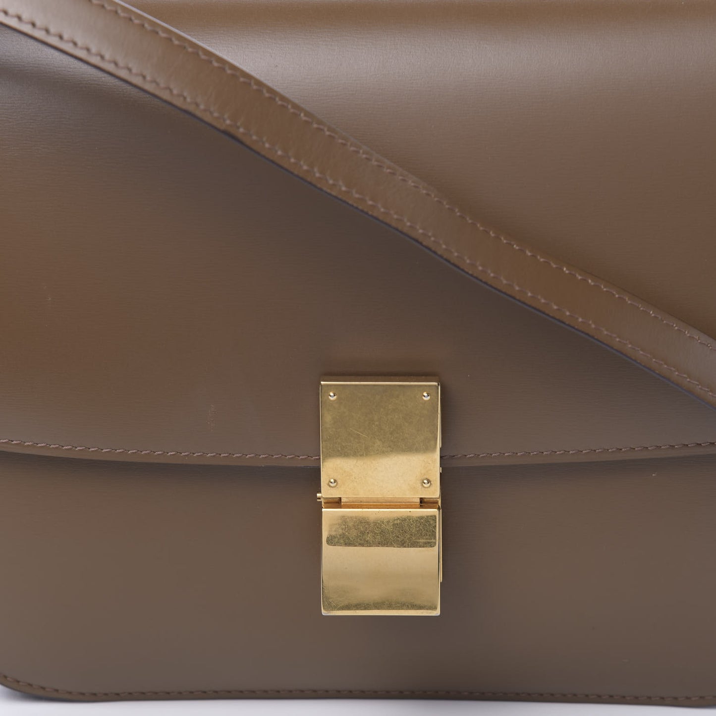 Box Calfskin Medium Classic Box Flap Bag Camel