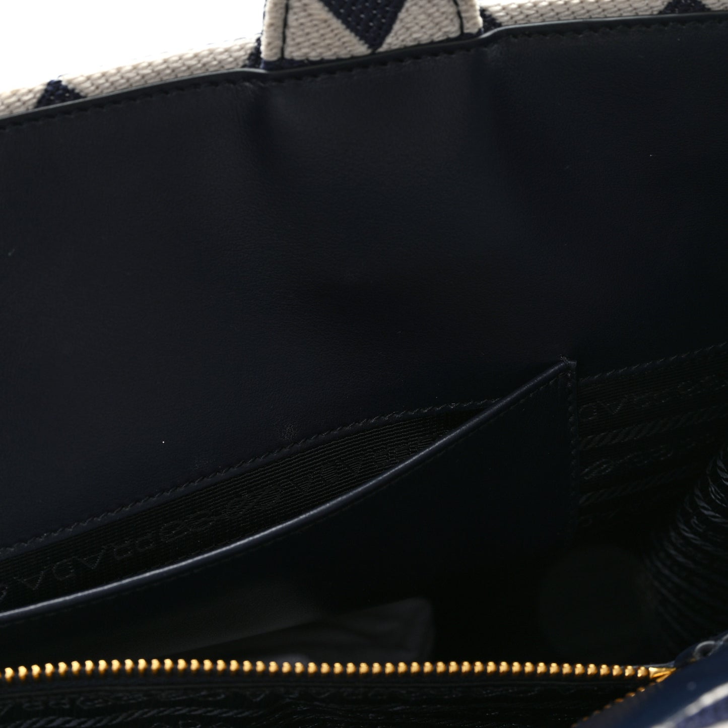 Jacquard Saffiano Triangolo Symbole Embroidered Large Tote Baltico Talco