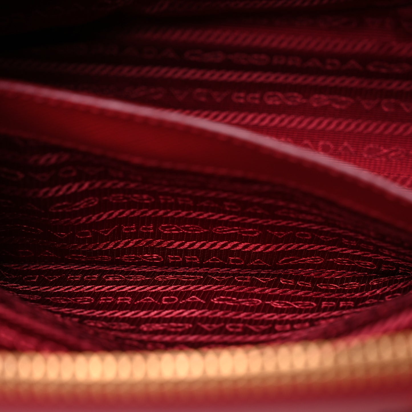 Saffiano Medium Galleria Double Zip Tote Fuoco