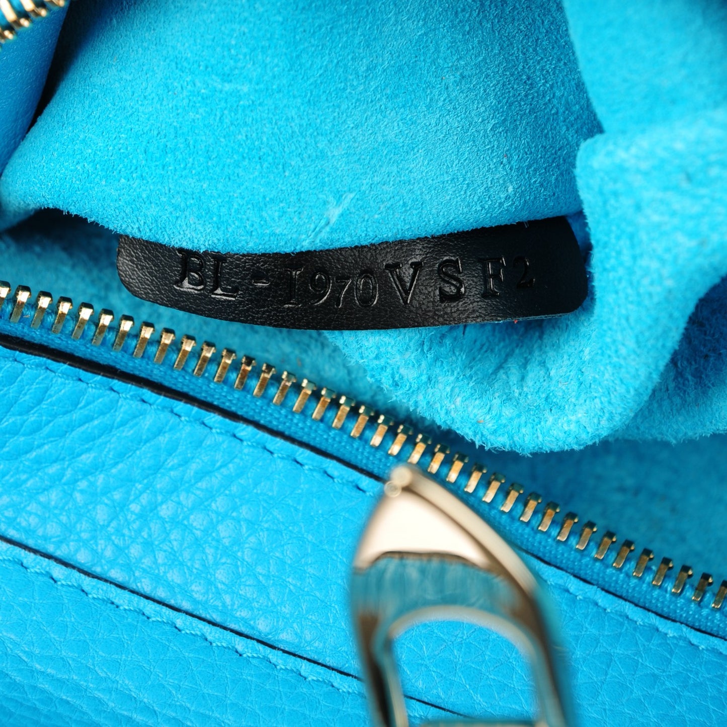 Pebbled Calfskin Medium Rockstud Tote Parrot