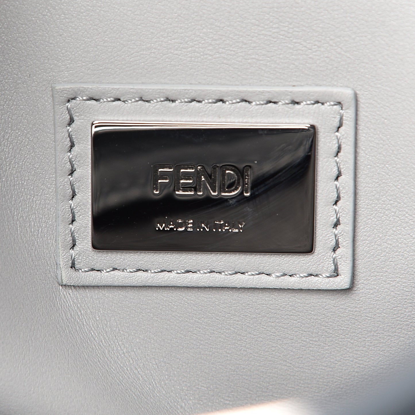 Vitello Seta Shiny Nappa Medium Peekaboo Iconic Satchel Tempesta Grigio Perla