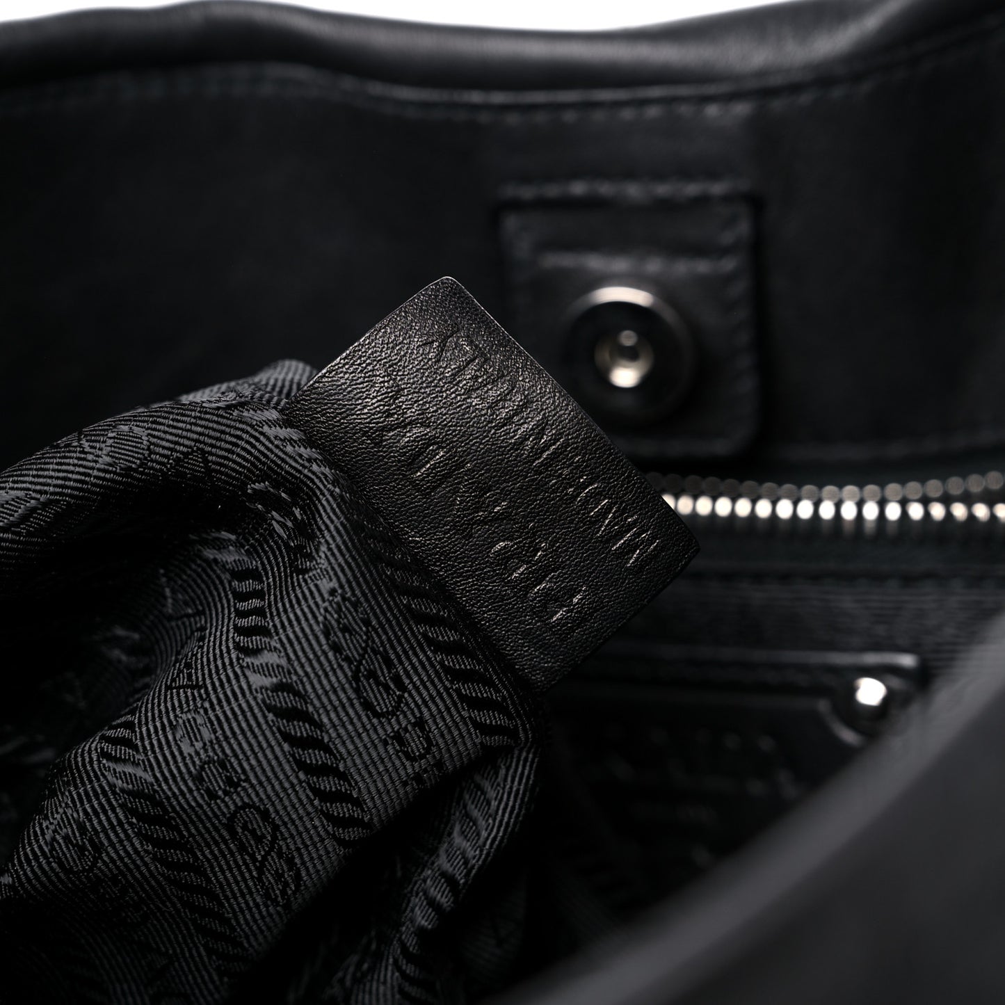 Vitello Daino Flap Shoulder Bag Black