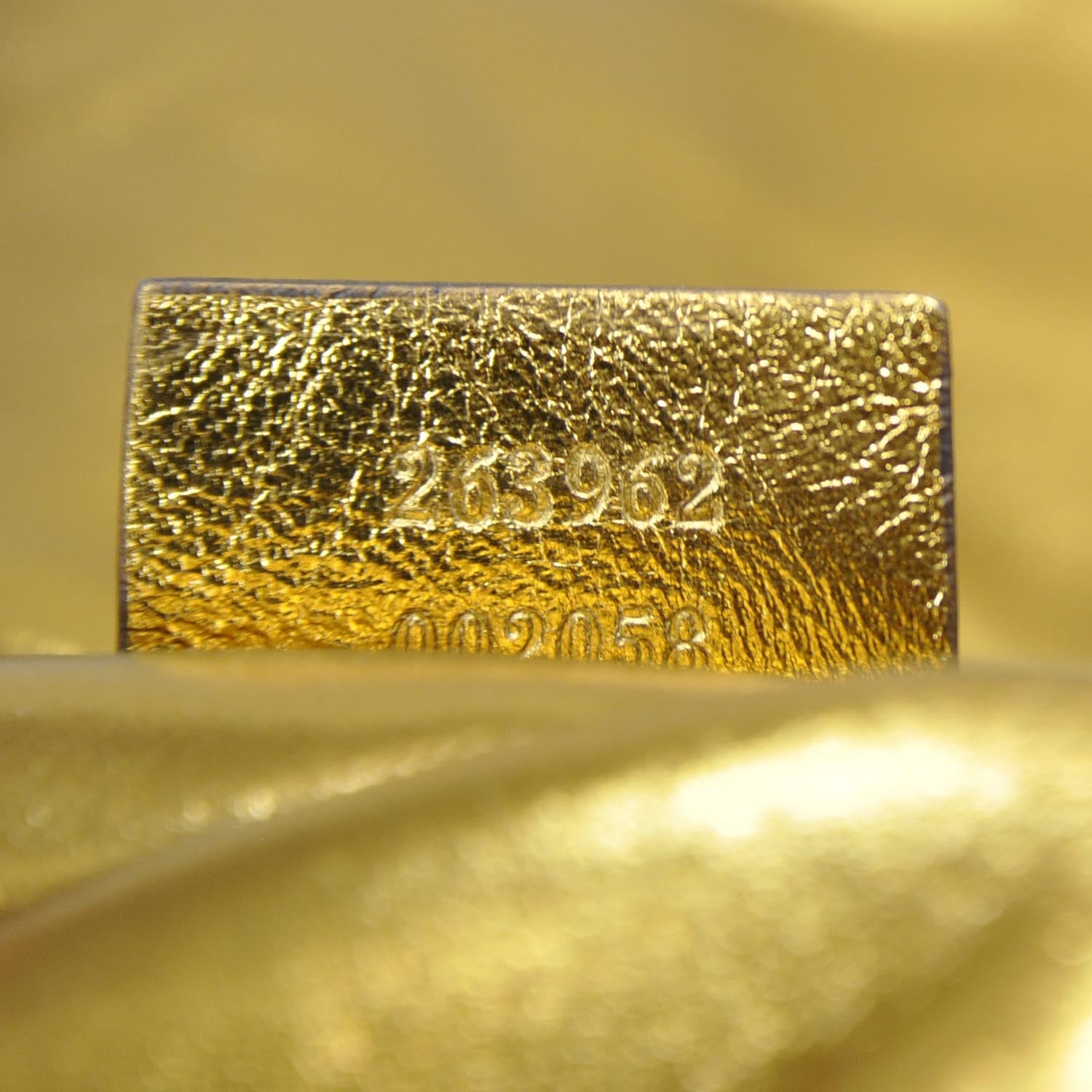 Gucci Metallic Python Malika Clutch Gold 8 of 8