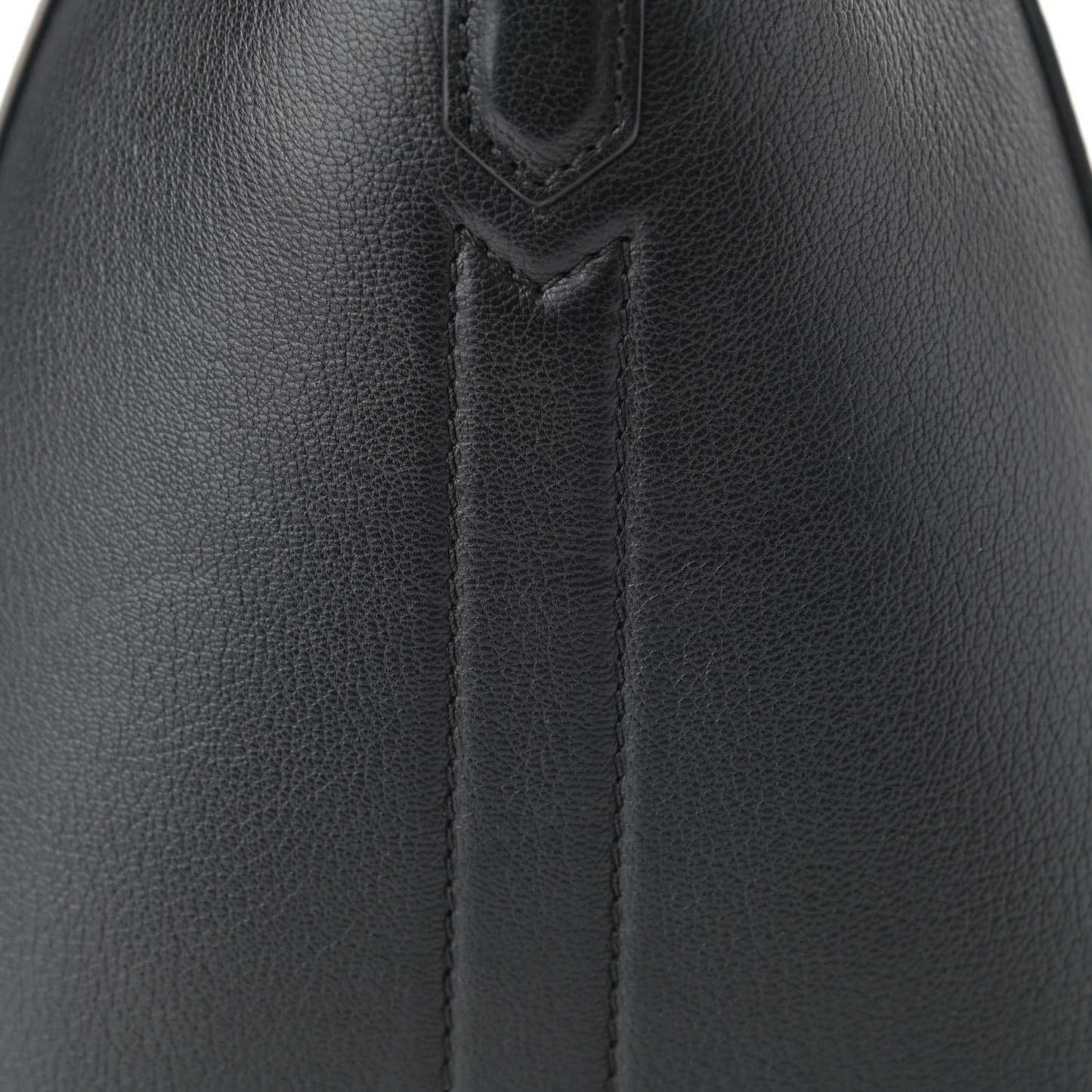 Sugar Goatskin Medium Antigona Black