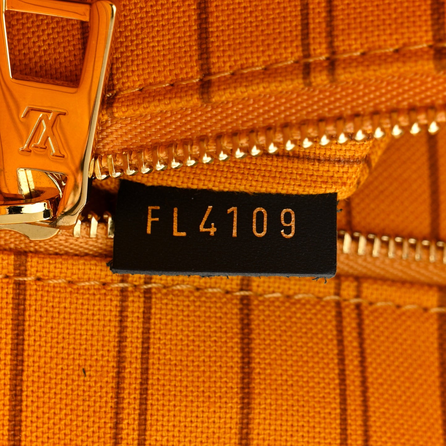 Monogram Giant Jungle Onthego GM Black