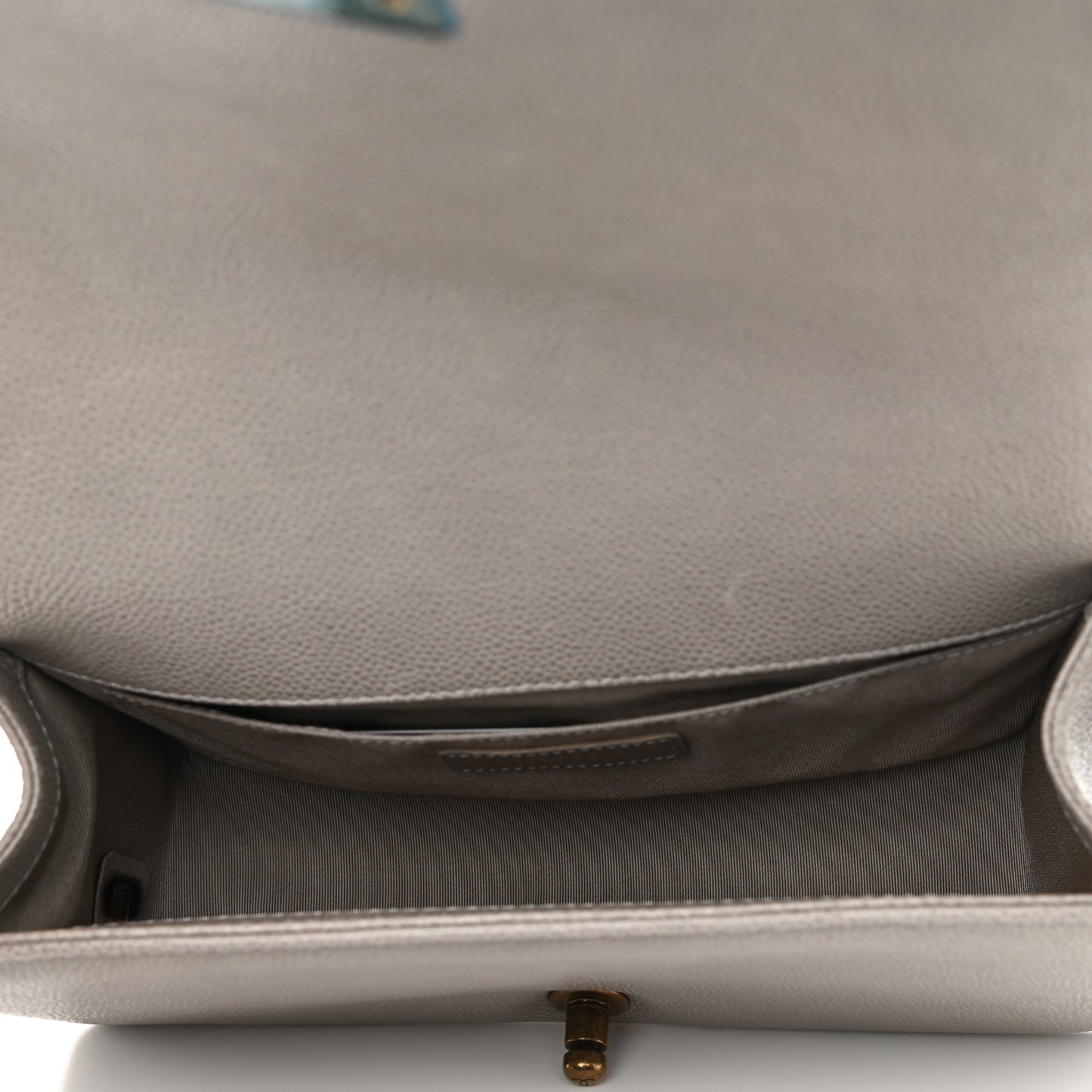 Caviar Quilted Medium Boy Flap Light Grey