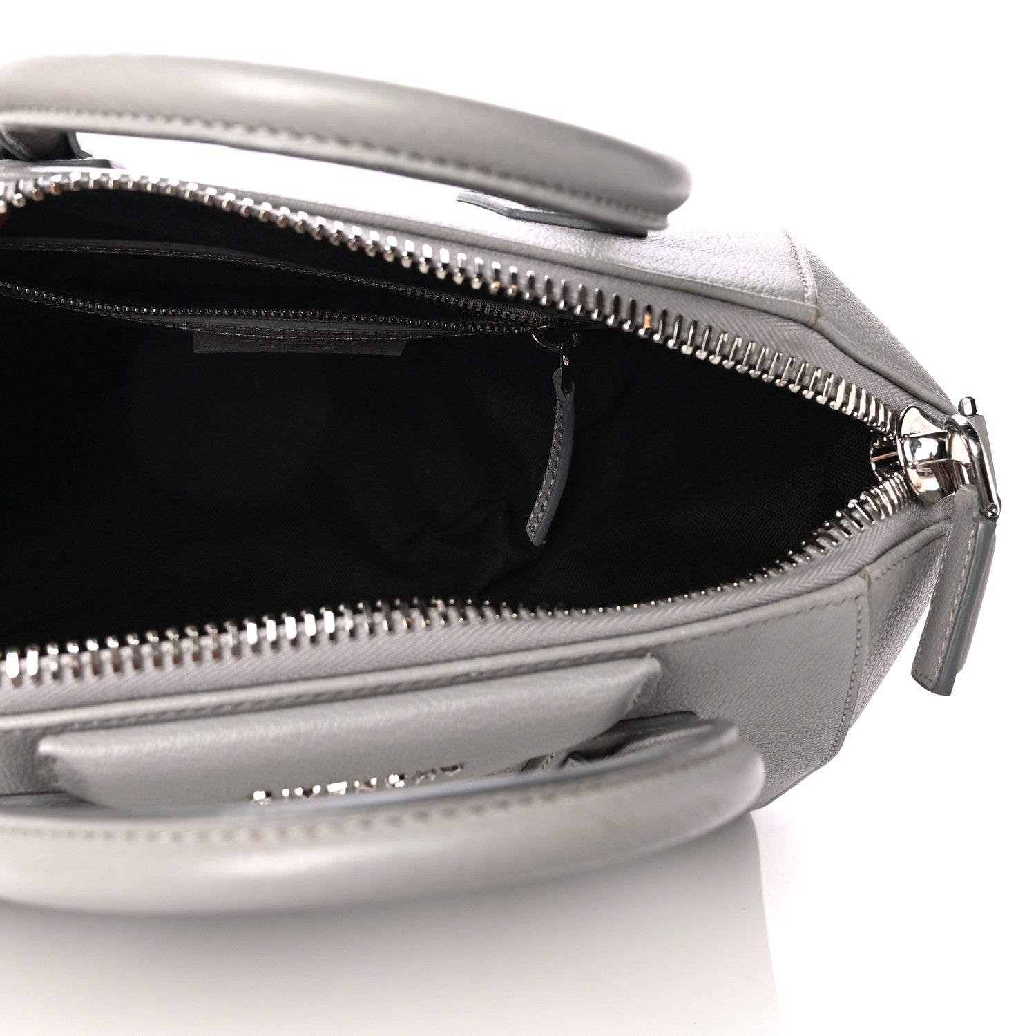 Givenchy Sugar Goatskin Small Antigona Pearl Grey 5 of 11
