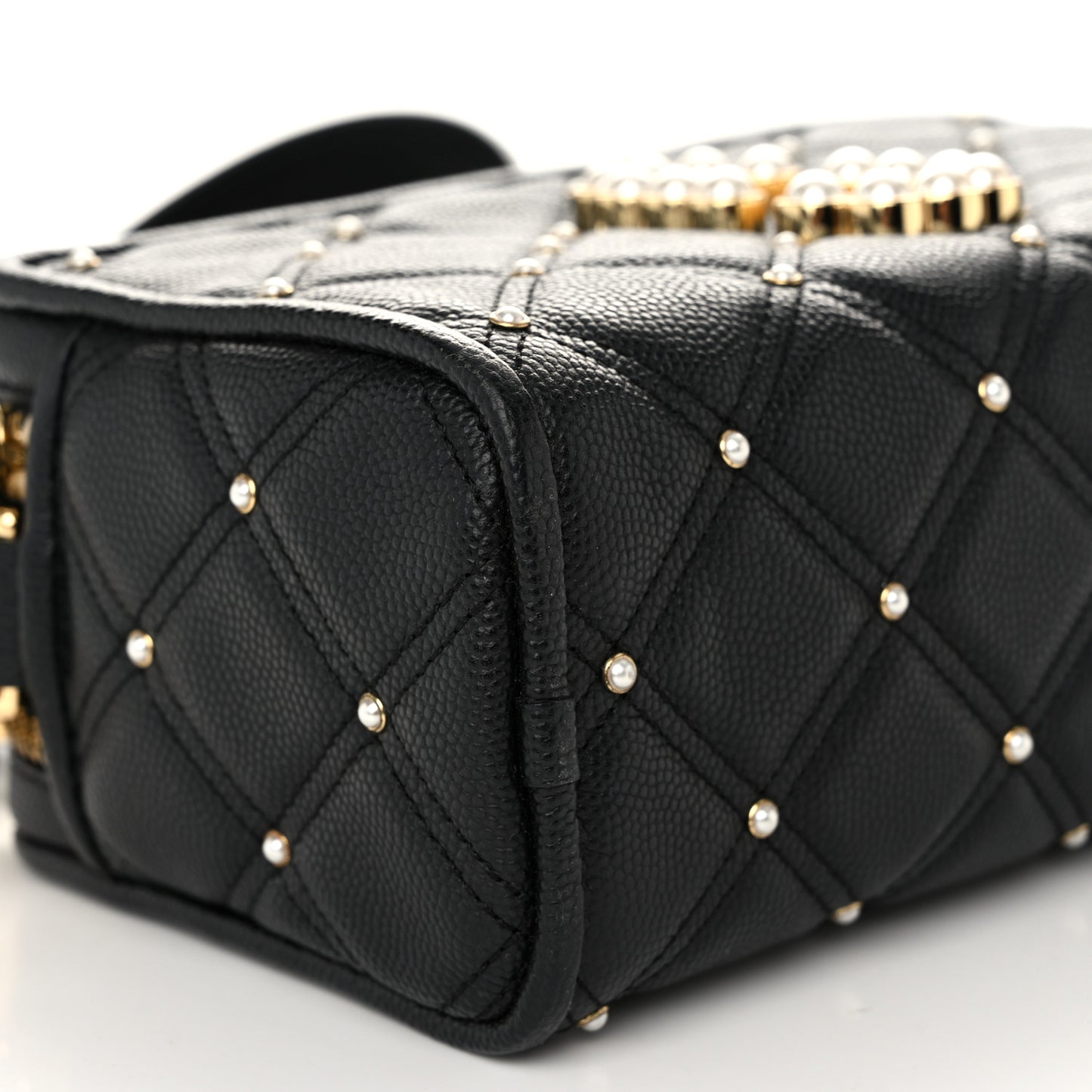 Calfskin Quilted Pearl The Softshot 21 Bag Black