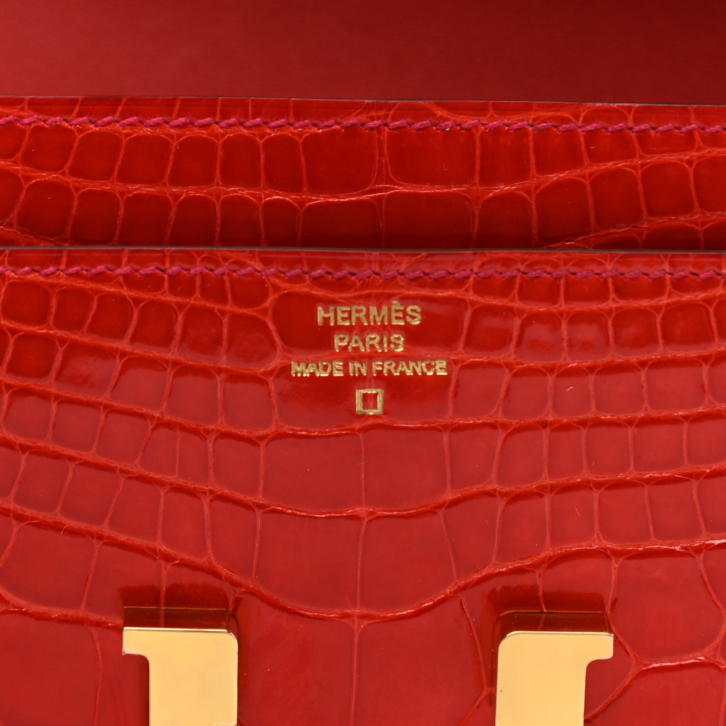 Shiny Alligator Constance Long Wallet Rouge Vif