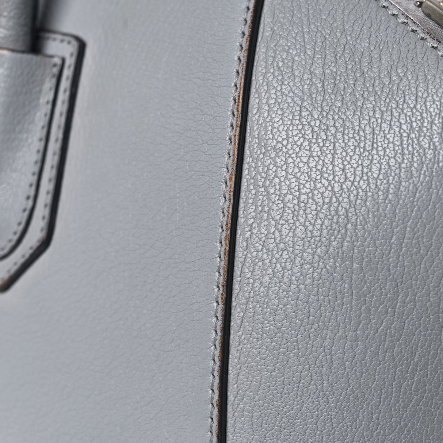 Sugar Goatskin Medium Antigona Pearl Grey