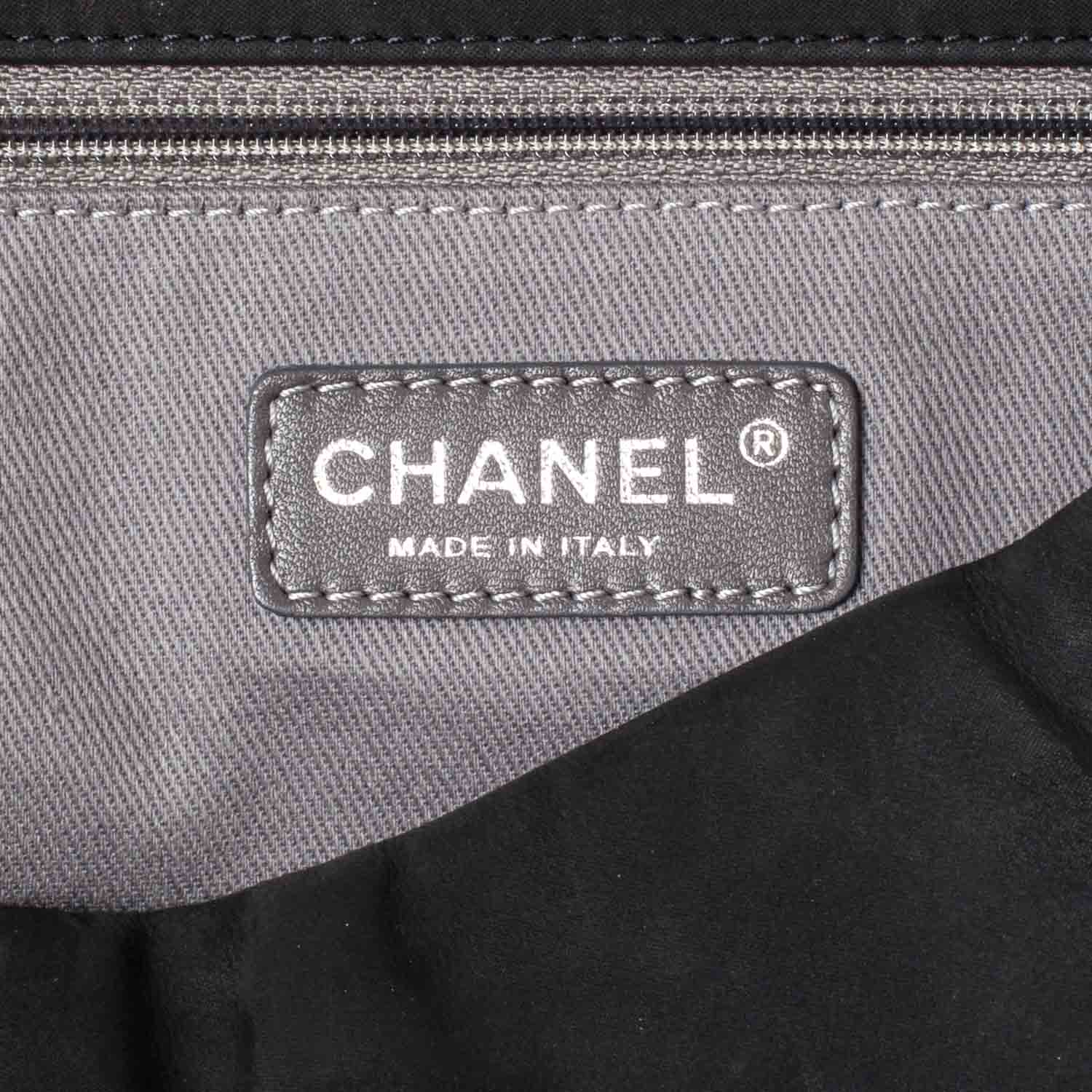 Chanel Iridescent Calfskin Glint Flap Black 8 of 10