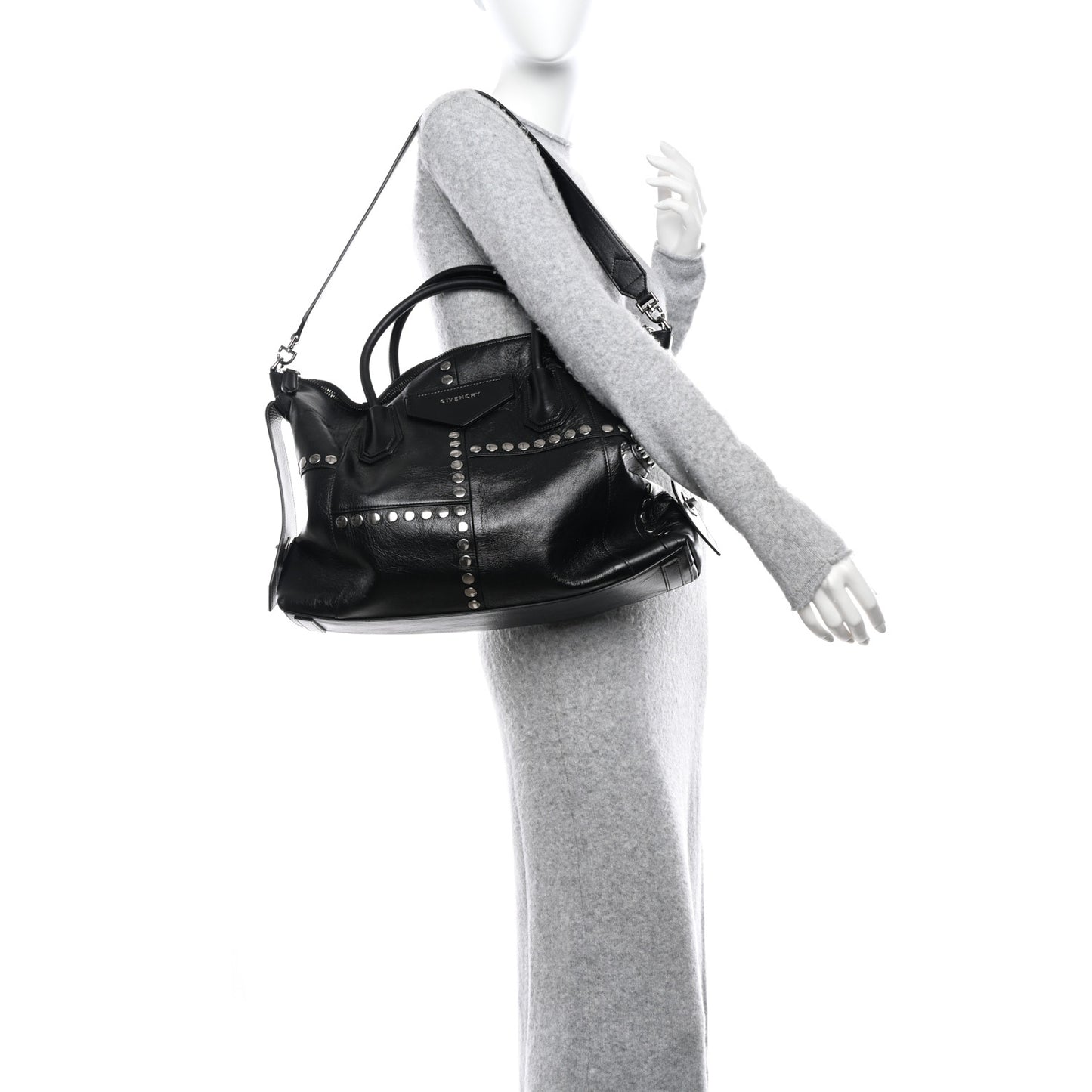 Smooth Calfskin Medium Studded Soft Antigona Black
