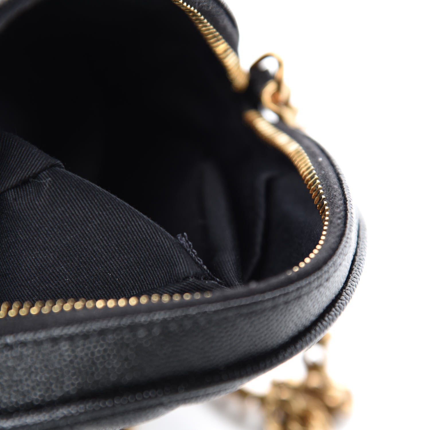 Saint Laurent Grain De Poudre Matelasse Chevron Quilted Round Vinyle Camera Bag Black 9 of 12