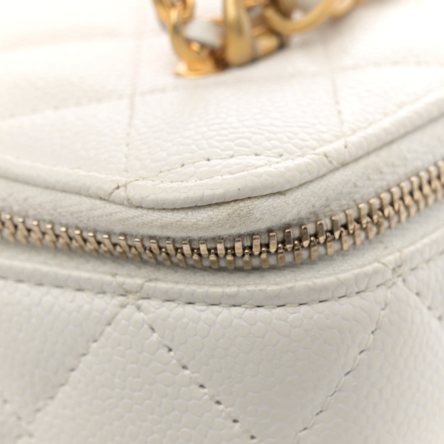 Shiny Caviar Quilted Pick Me Up Vanity Case White
