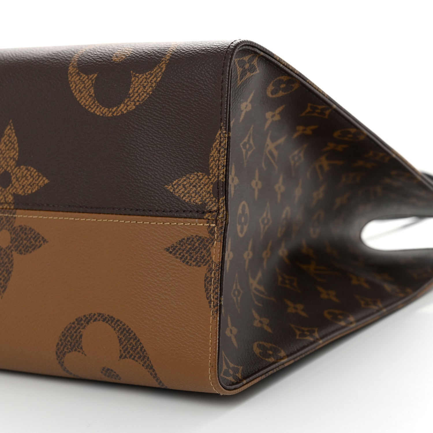 Louis Vuitton Reverse Monogram Giant Onthego GM 9 of 9