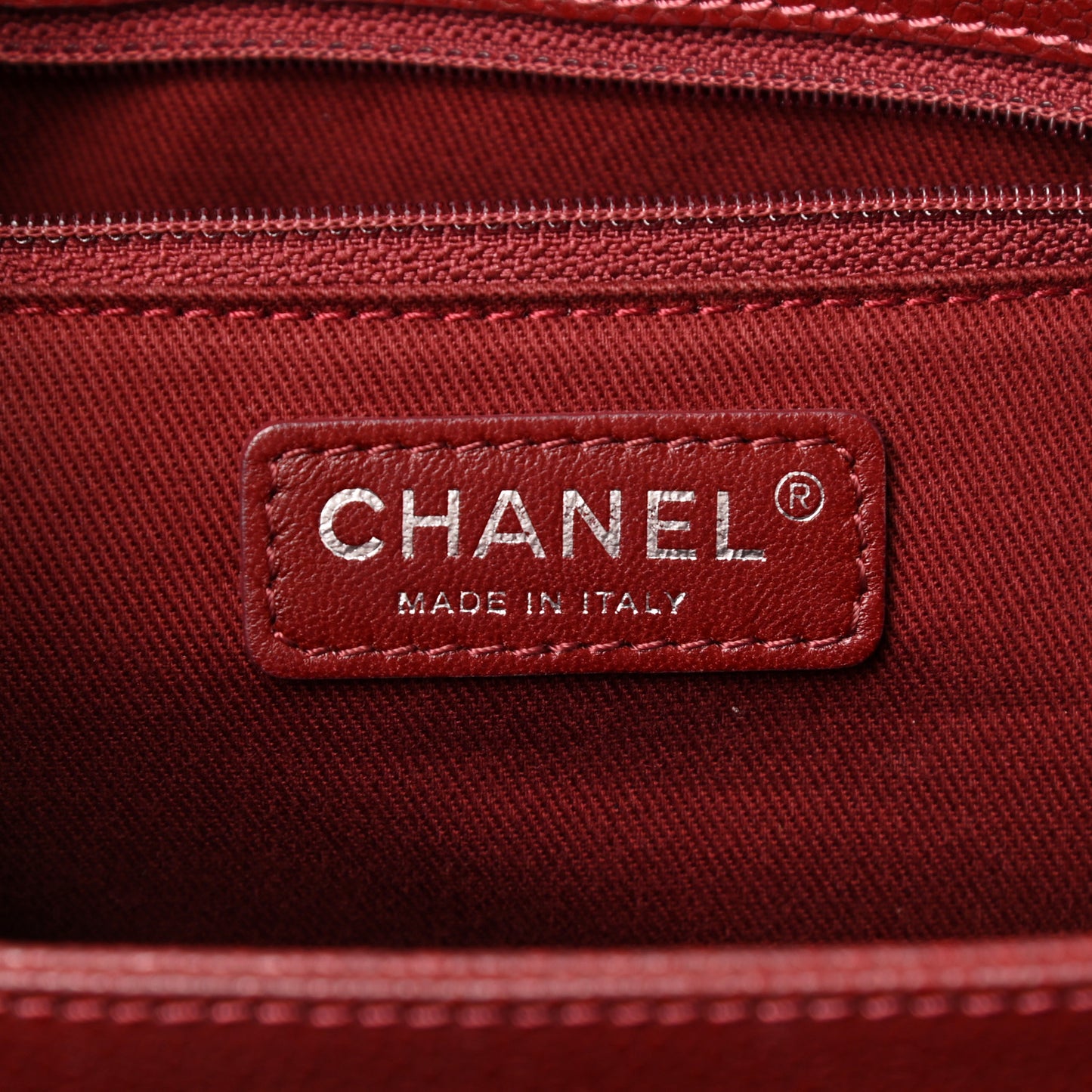 Caviar 31 CC Shoulder Bag Red