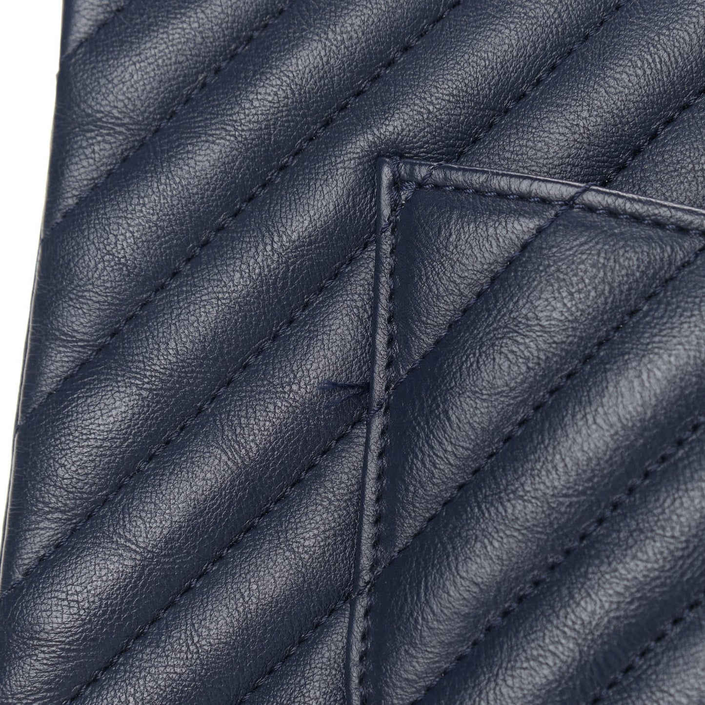 Crumpled Calfskin Chevron Quilted 2.55 Reissue 226 Navy Blue