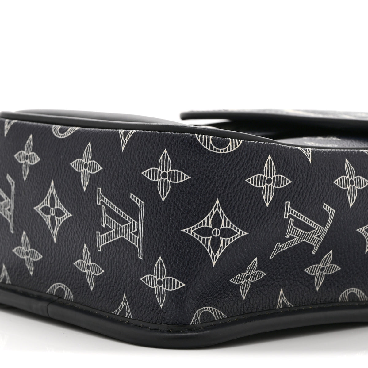 Louis Vuitton Savane Monogram Elephant Chapman Messenger BB Encre 10 of 10