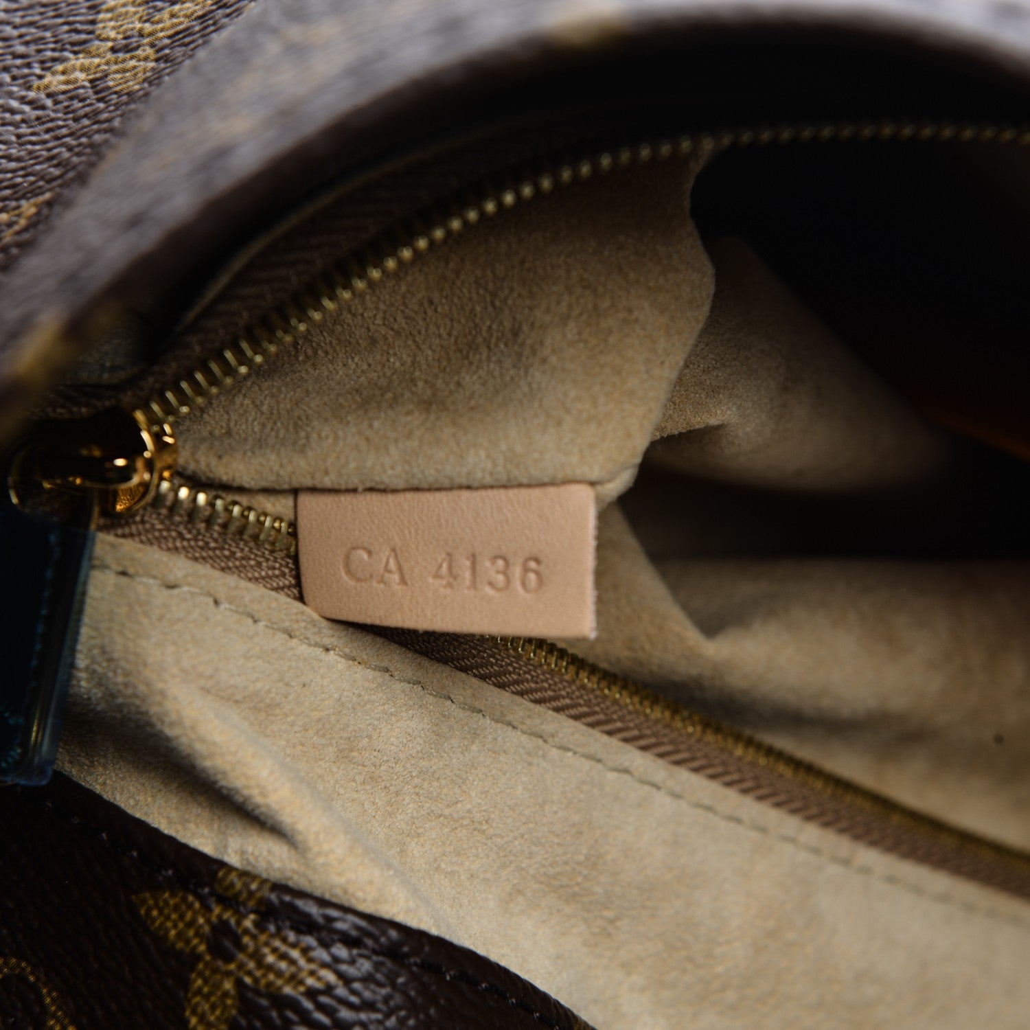 Louis Vuitton Ayers Monogram Artsy MM 7 of 7