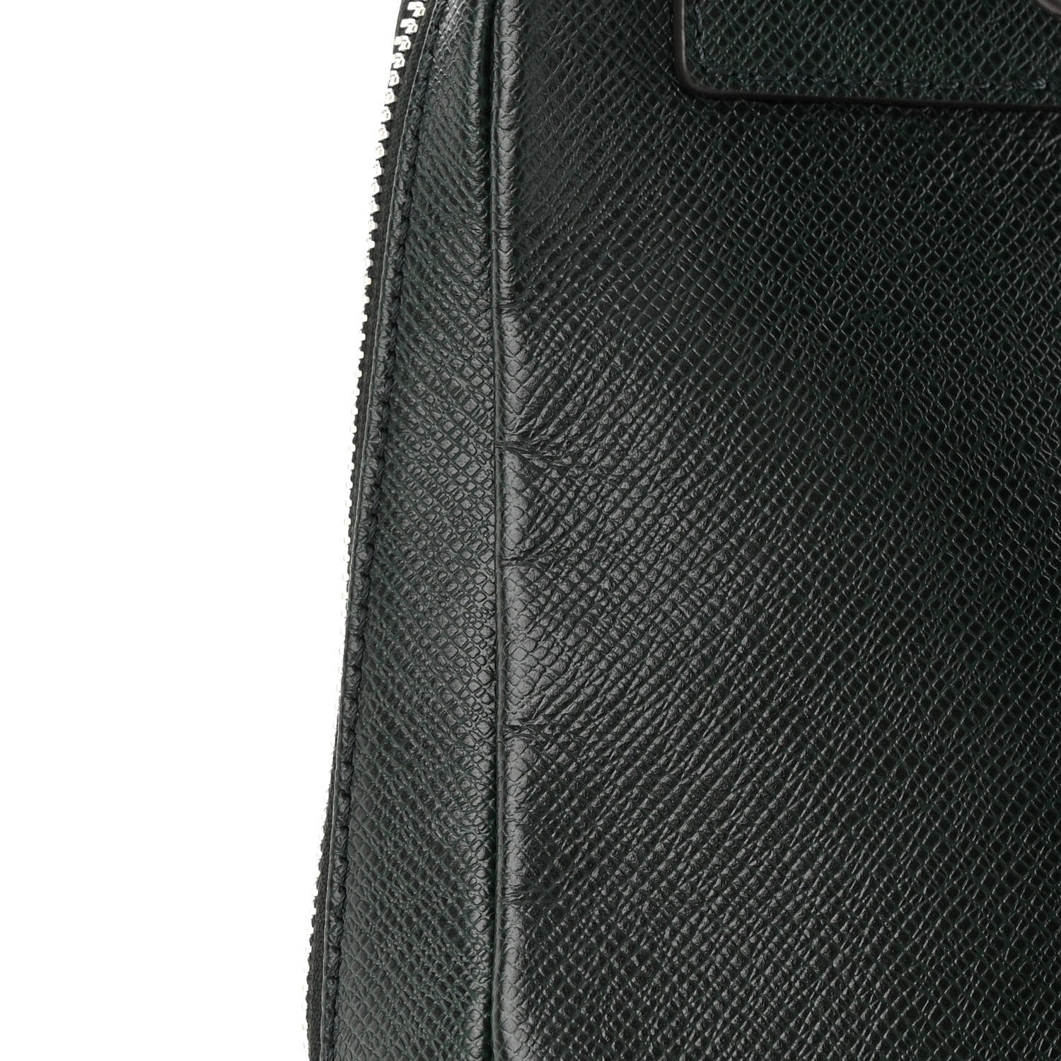 Louis Vuitton Taiga Avenue Sling Bag Epicea 11 of 12