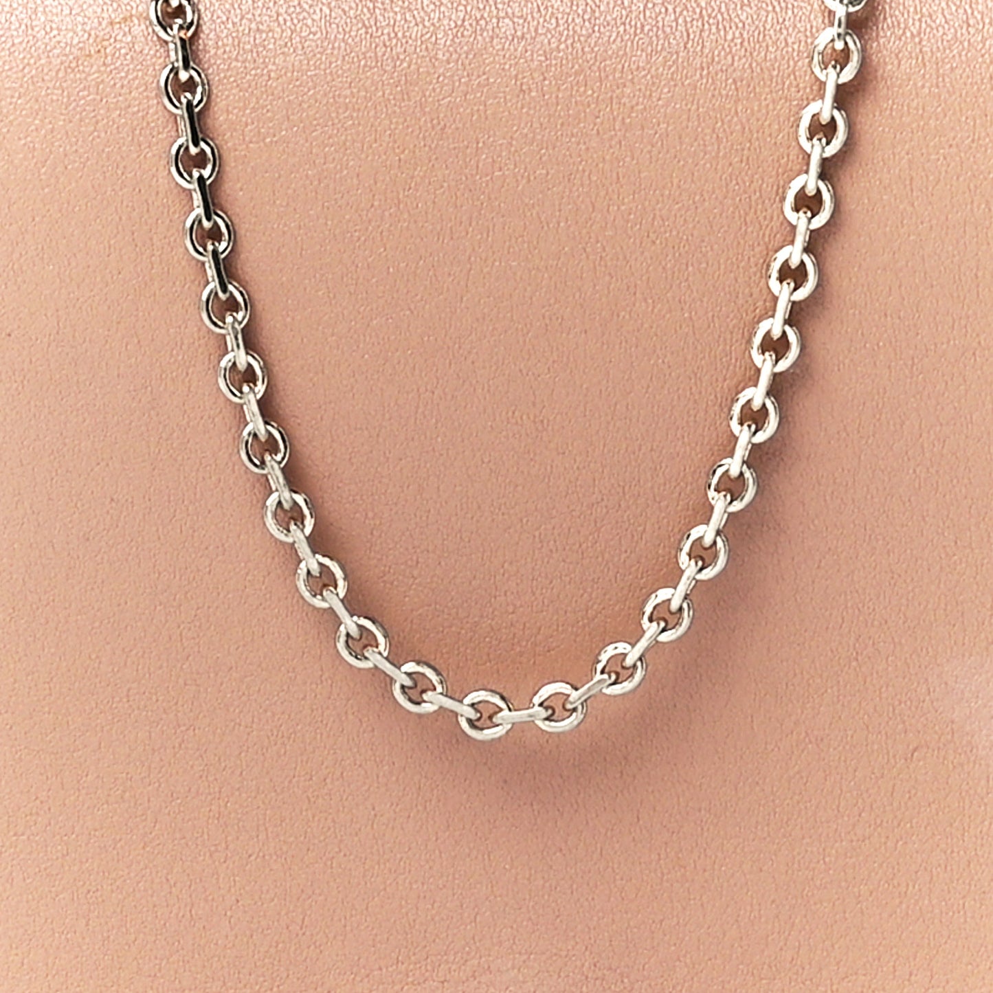 Vitello Rockstud Wallet on Chain Poudre