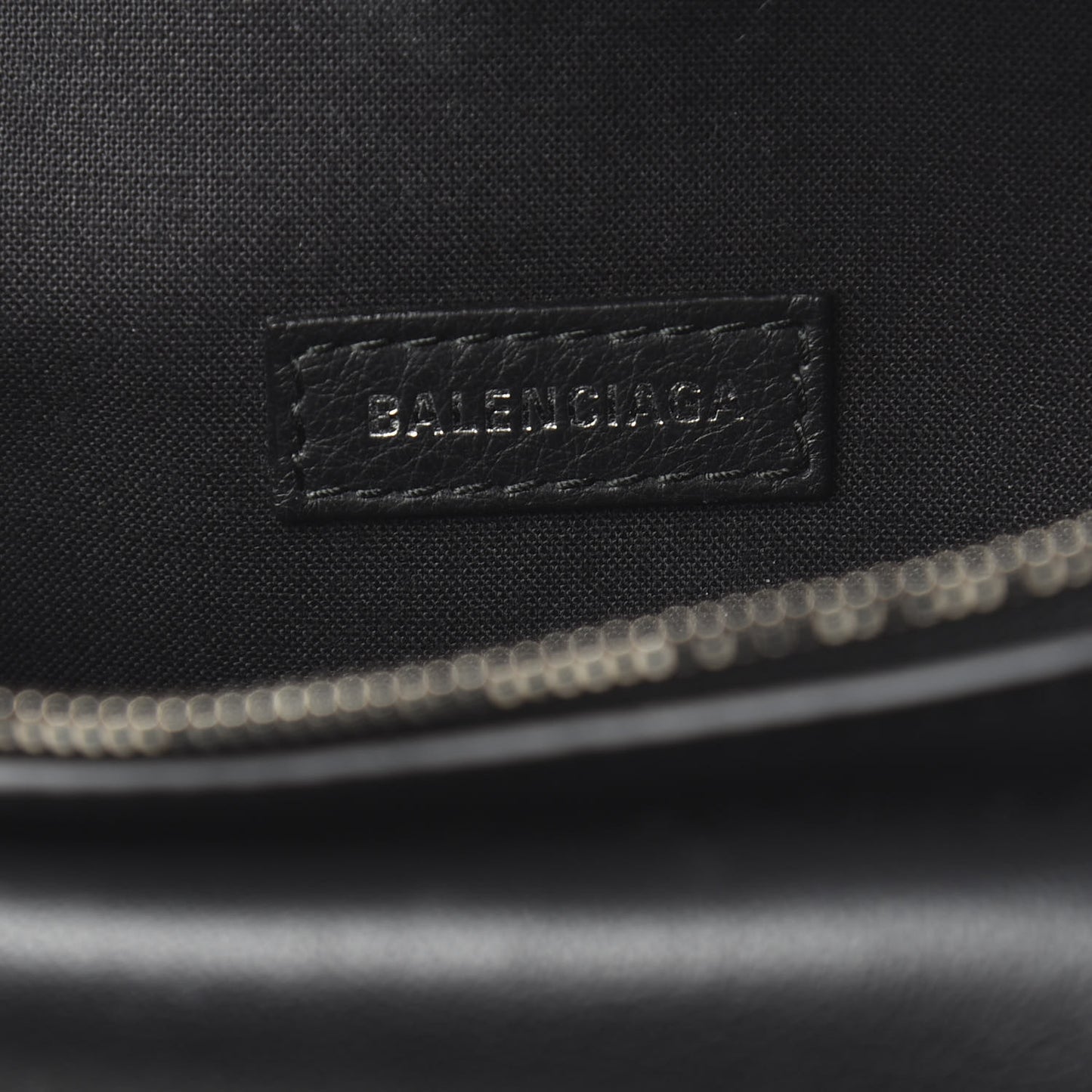 Smooth Calfskin Logo Everyday Beltpack XS Black White