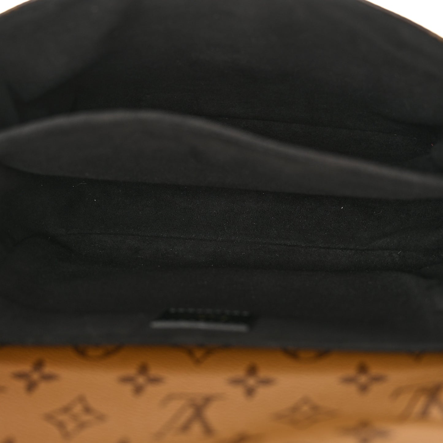 Reverse Monogram Pochette Metis