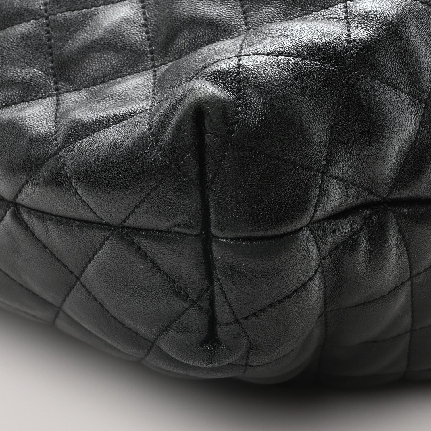 Saint Laurent Lambskin Quilted Maxi Icare Shopping Tote Black 10 of 10