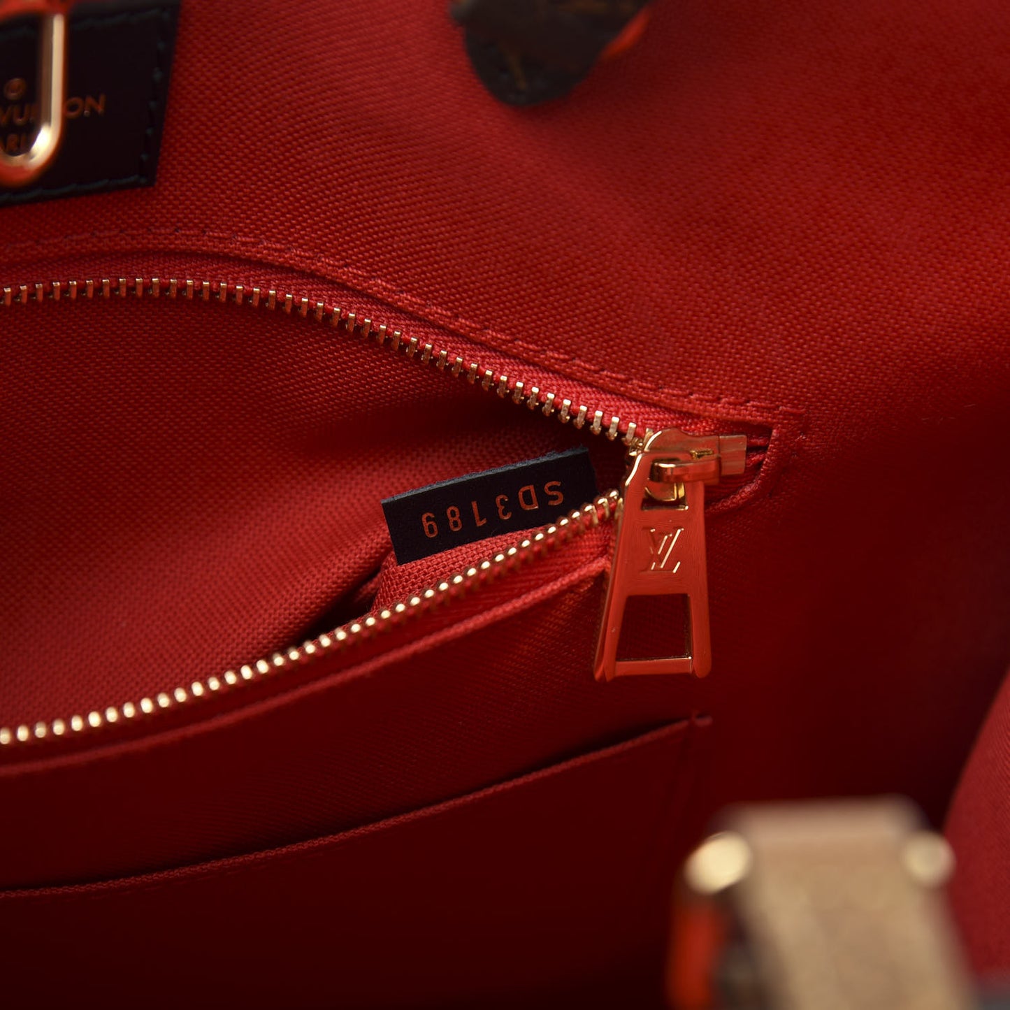 Reverse Monogram Giant Onthego MM