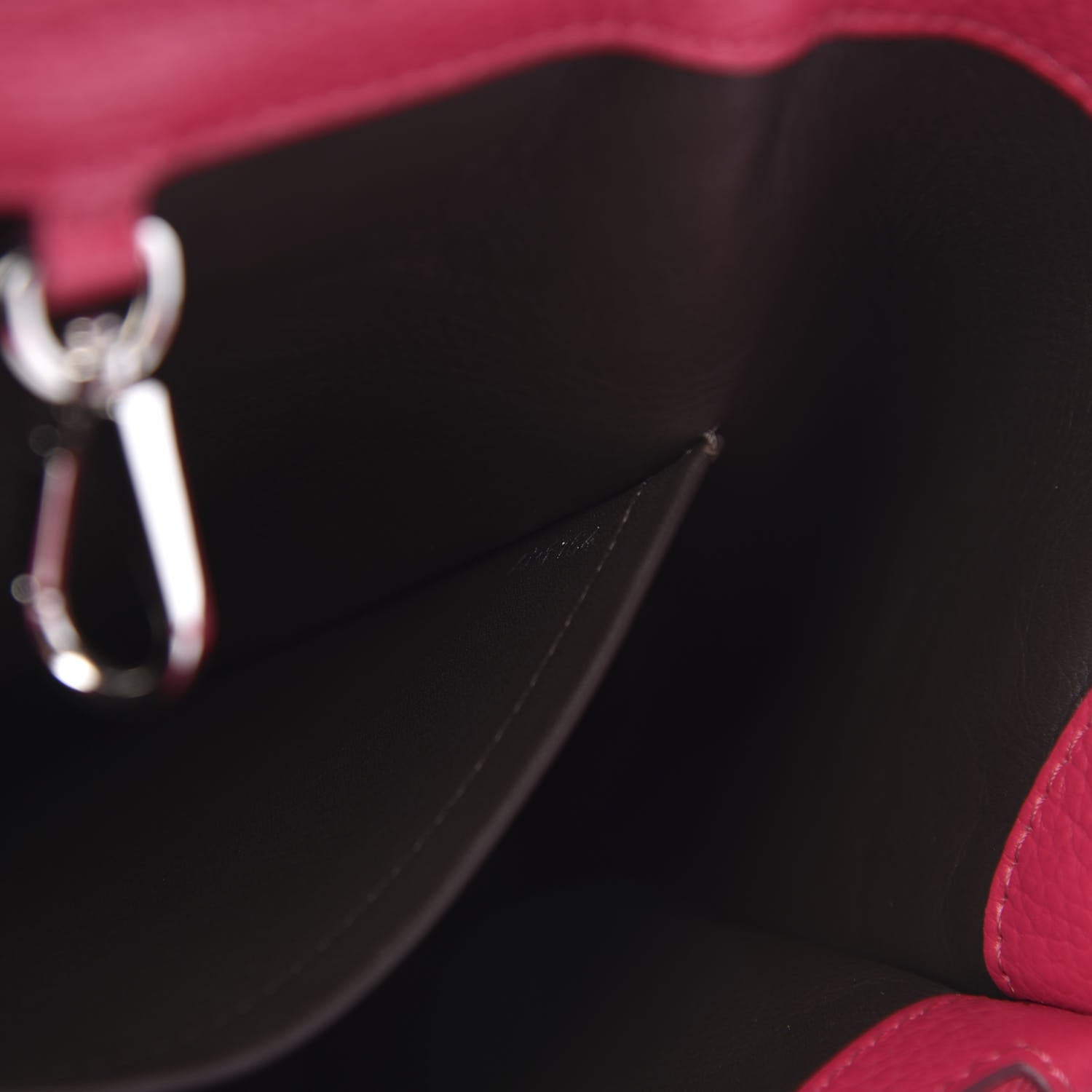 Louis Vuitton Taurillon Capucines MM Fuchsia 7 of 17