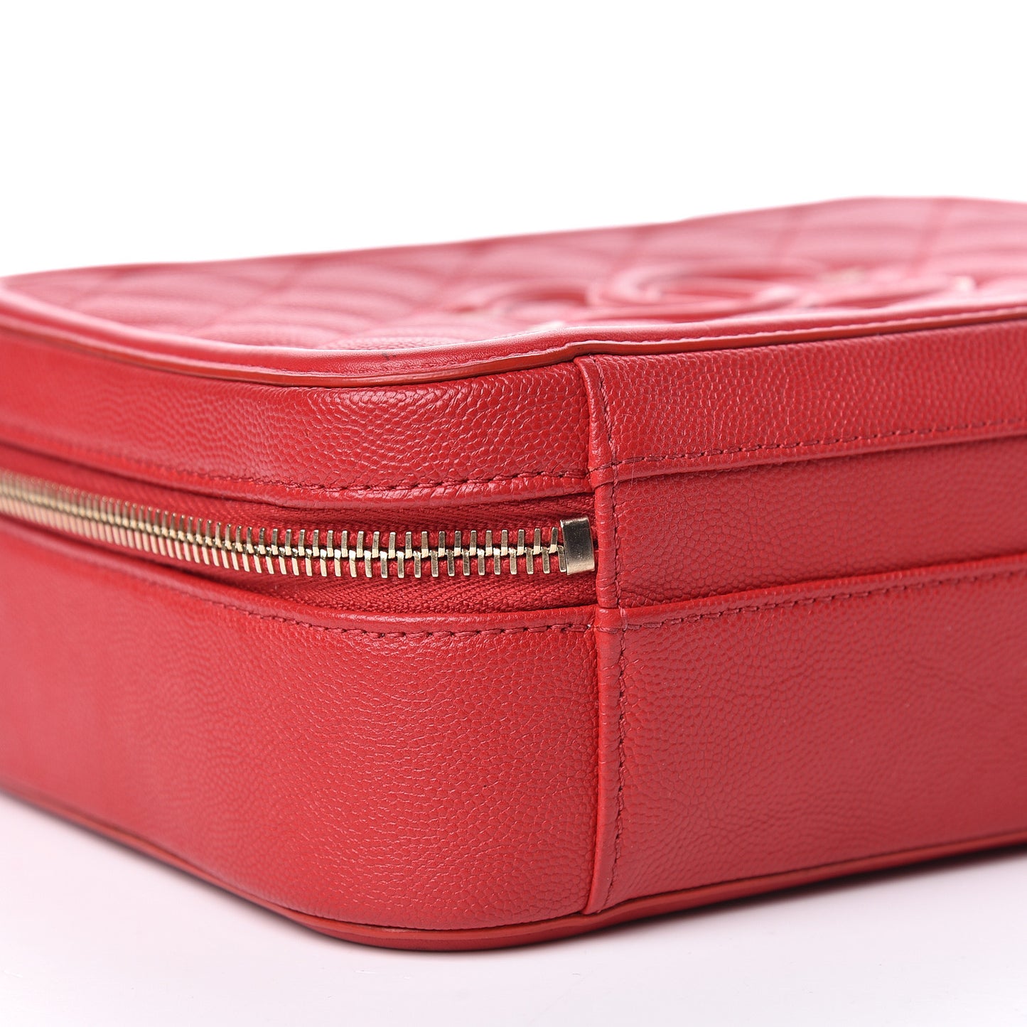 Caviar Quilted Medium CC Filigree Vanity Case Red
