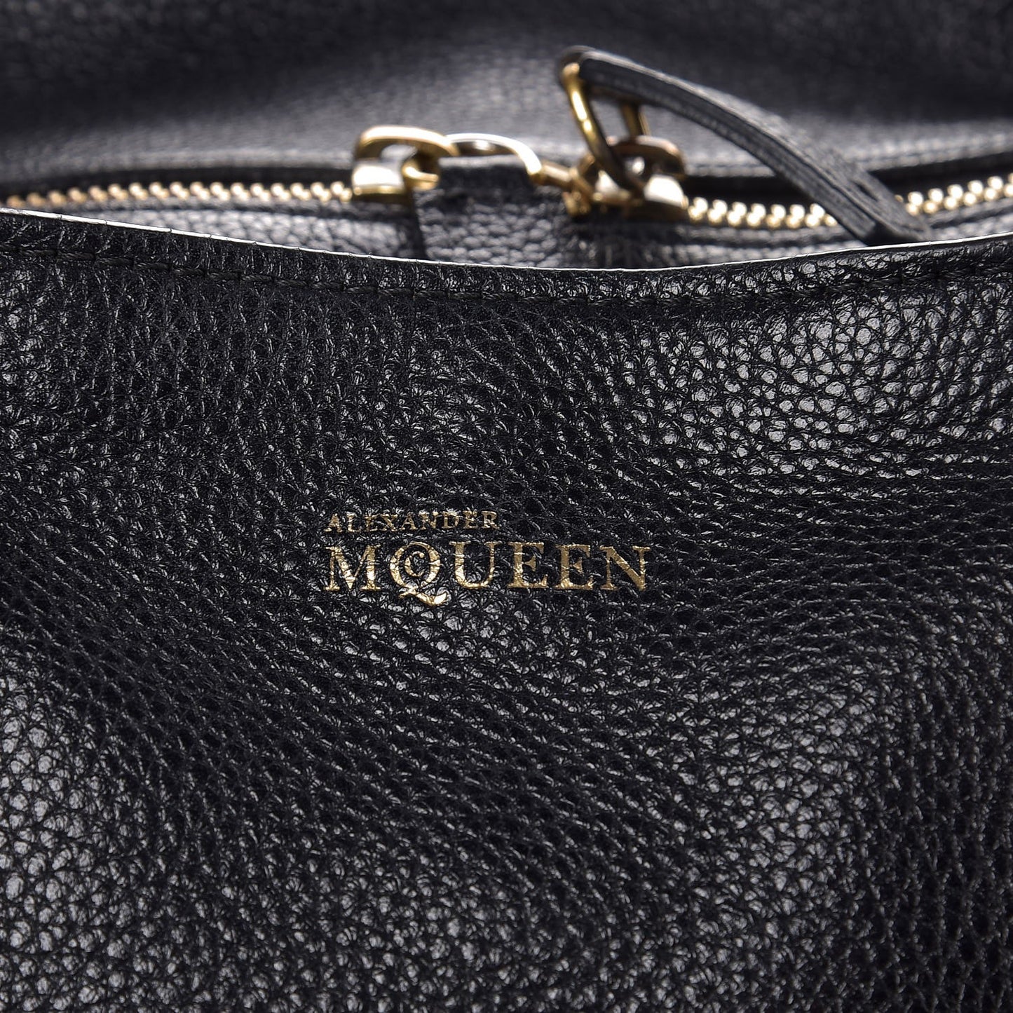 Pebbled Calfskin Large Skull Padlock Zip Around Tote Black