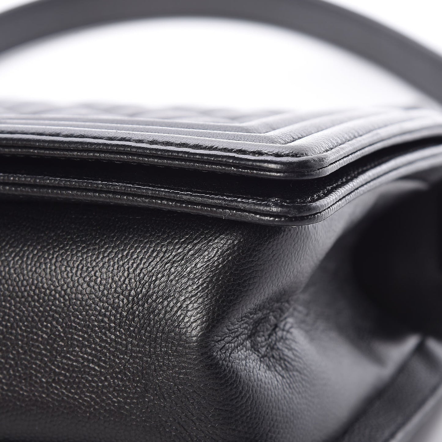 Caviar Quilted Medium Boy Flap So Black