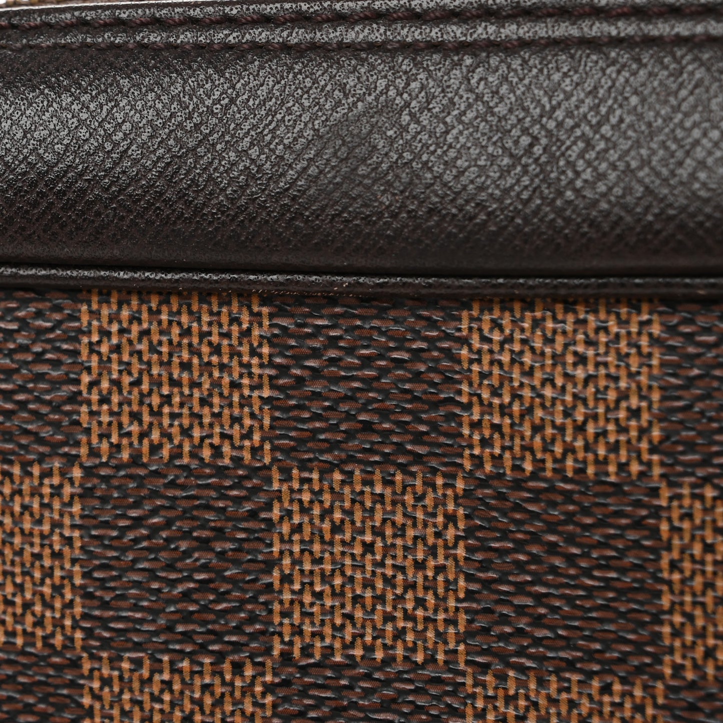 Damier Ebene Trousse Toilette 28