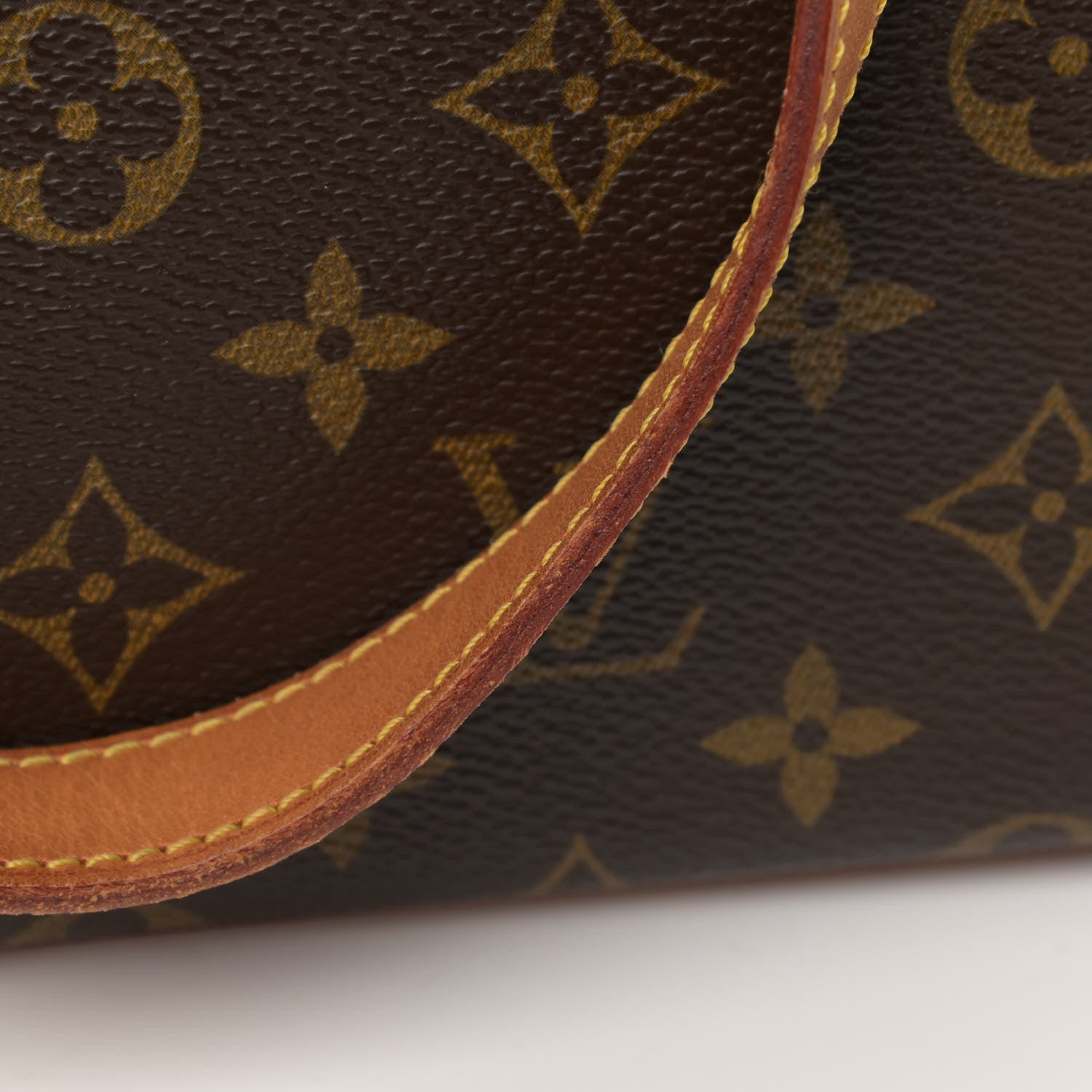 Louis Vuitton Monogram Cabas Mezzo 15 of 19