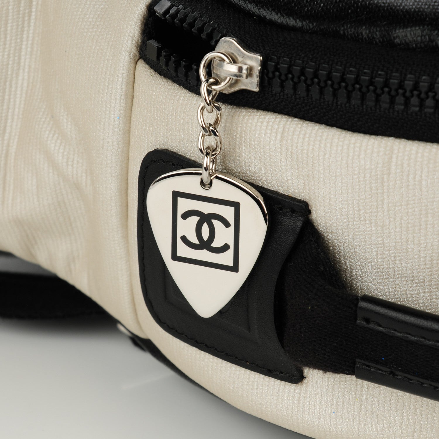 Chanel Redwood Logo Acoustic Guitar Black 20 of 22