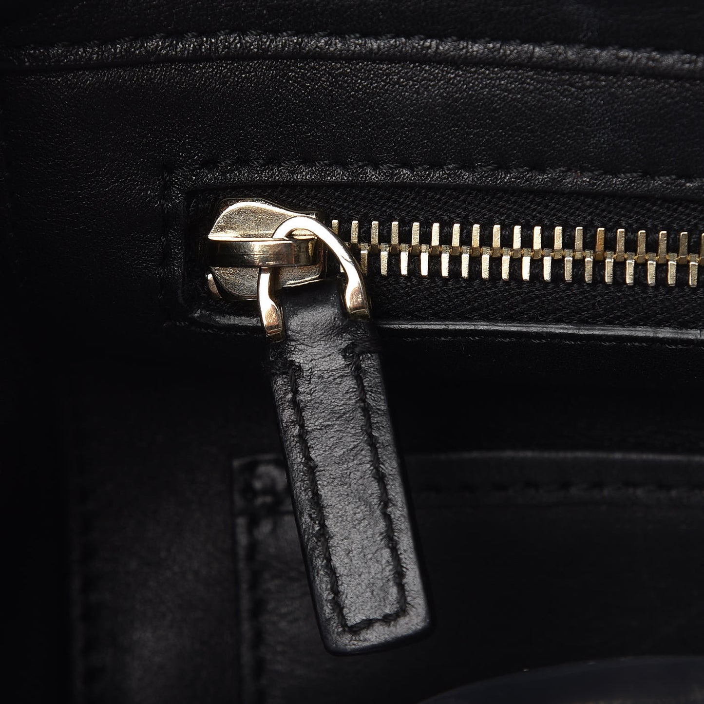 Vitello Medium Rockstud Tote Black