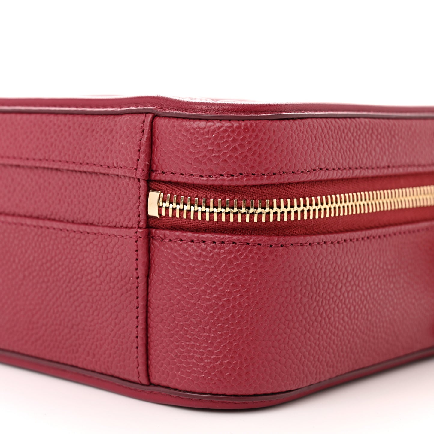 Caviar Quilted Medium CC Filigree Vanity Case Red