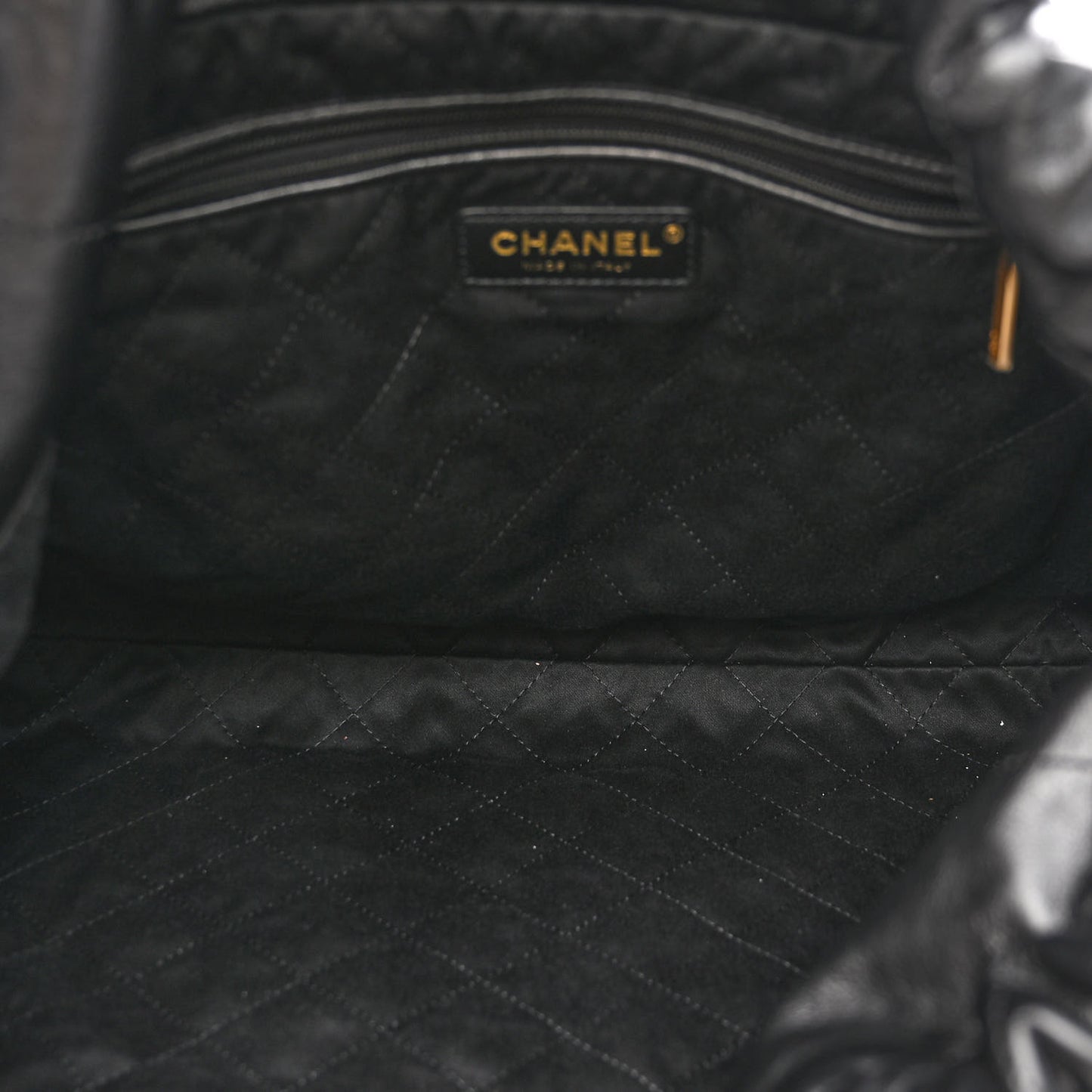 Shiny Calfskin Quilted Chanel 22 Black