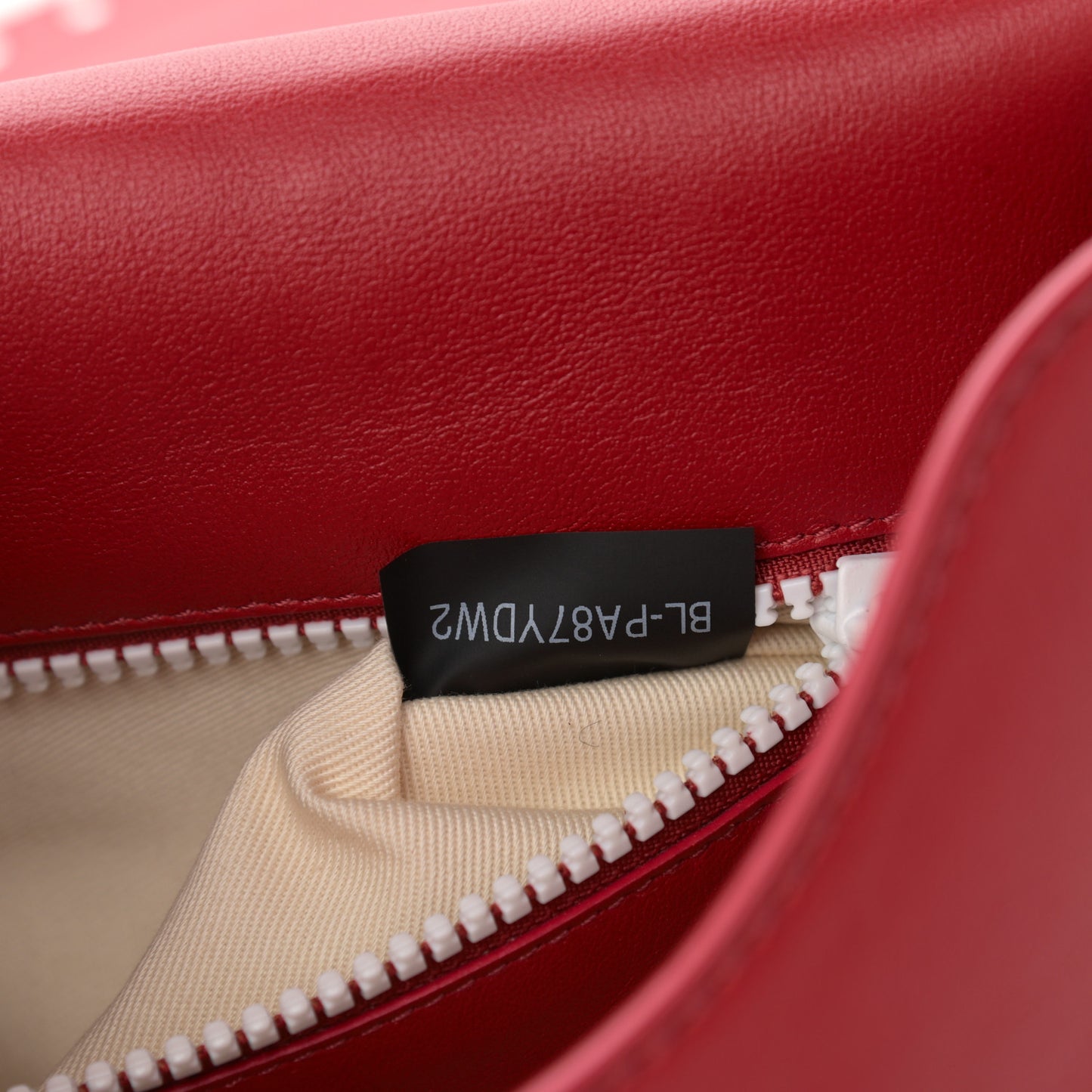 Vitello Colorblock Large Free Rockstud Halfmoon Saddle Bag Rosso Valentino White