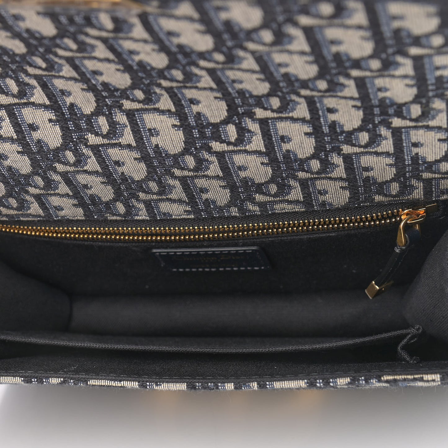 Oblique 30 Montaigne Chain Flap Bag Blue