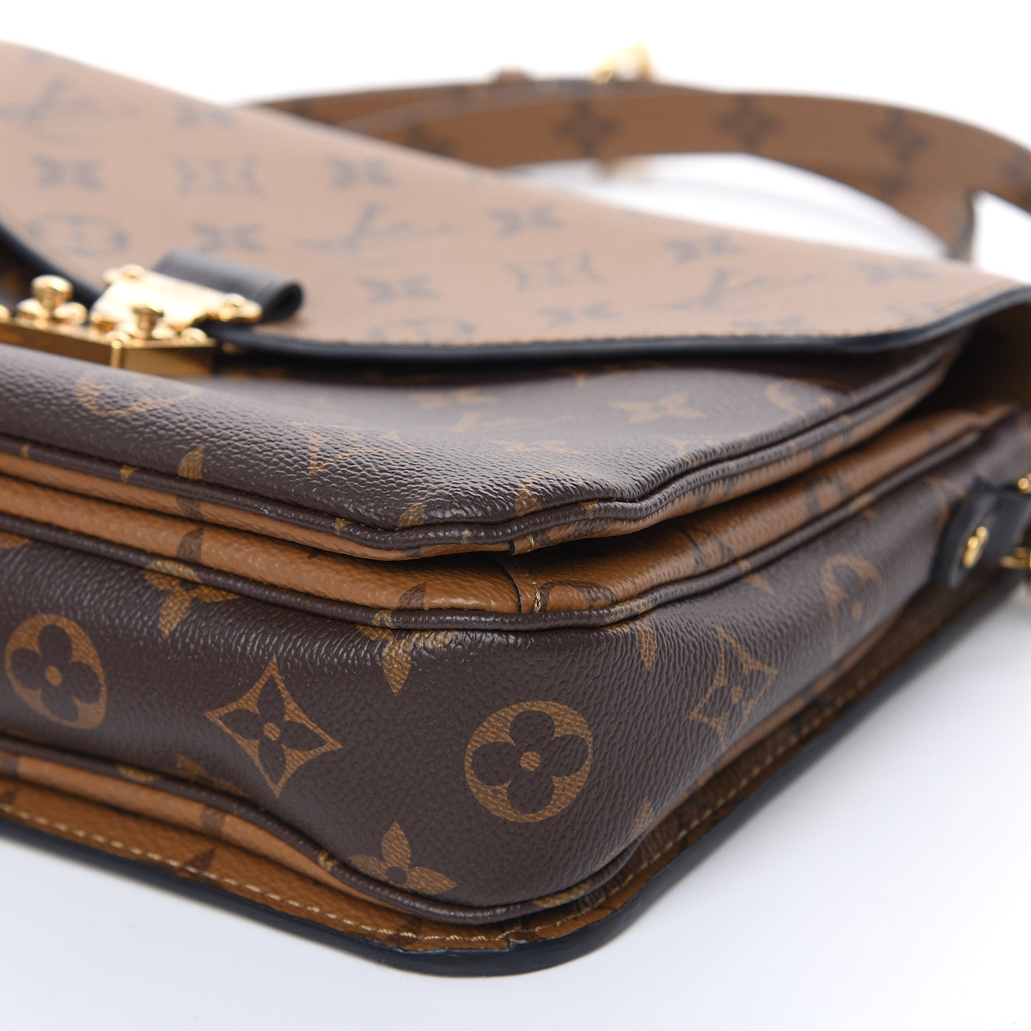 Reverse Monogram Pochette Metis